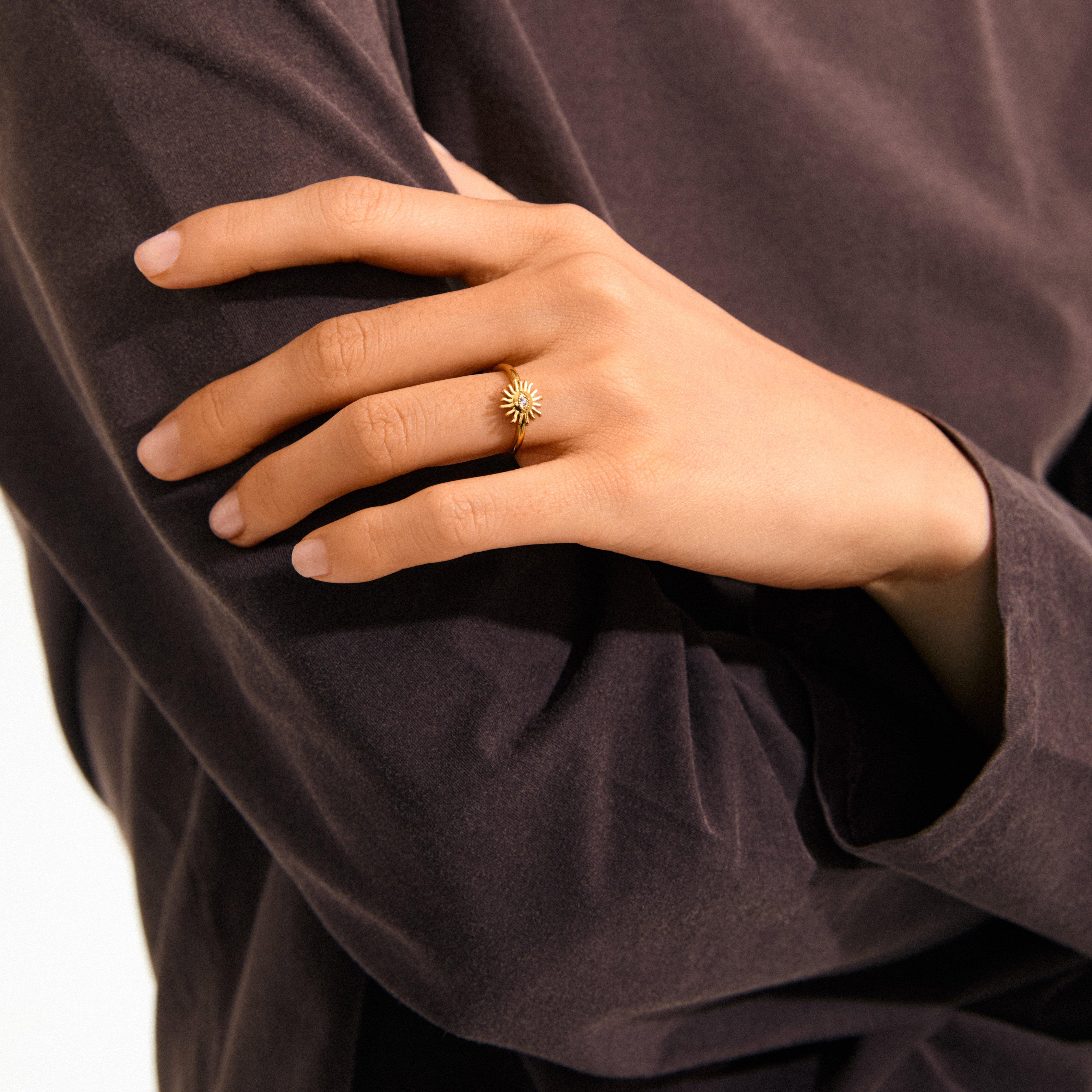 pilgrim-lulu-sun-stacking-ring-vergoldet-mit-auge image 4