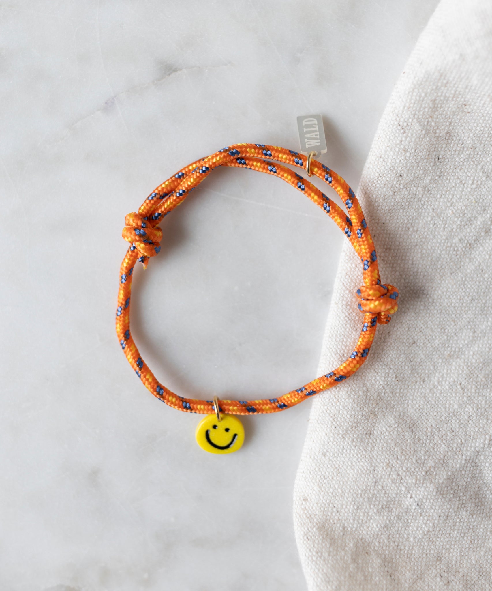 wald-berlin-smilie-dude-orange-freundschaftsarmband-handgekn-pftes-armband image 1