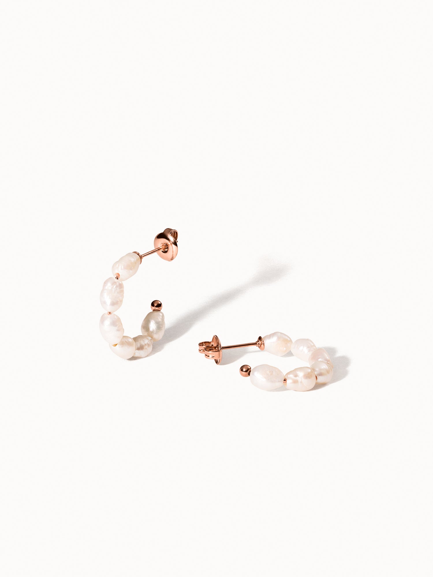 purelei-organic-pearl-perlenohrringe-s-wasserperlen-creolen image 7