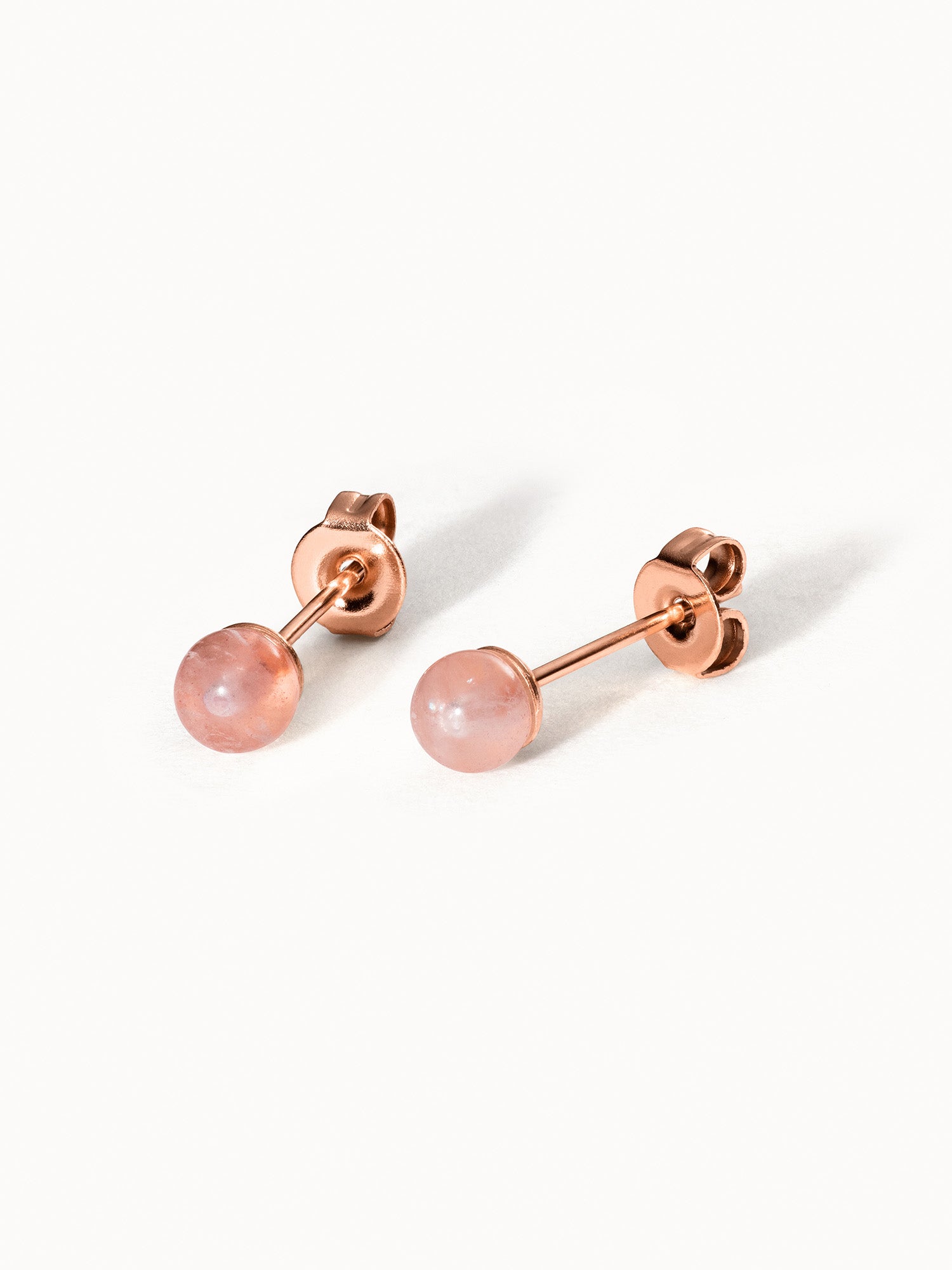 purelei-rosequarz-ohrringe-ohrstecker-mit-4-35-mm-rosenquarz-perle image 4