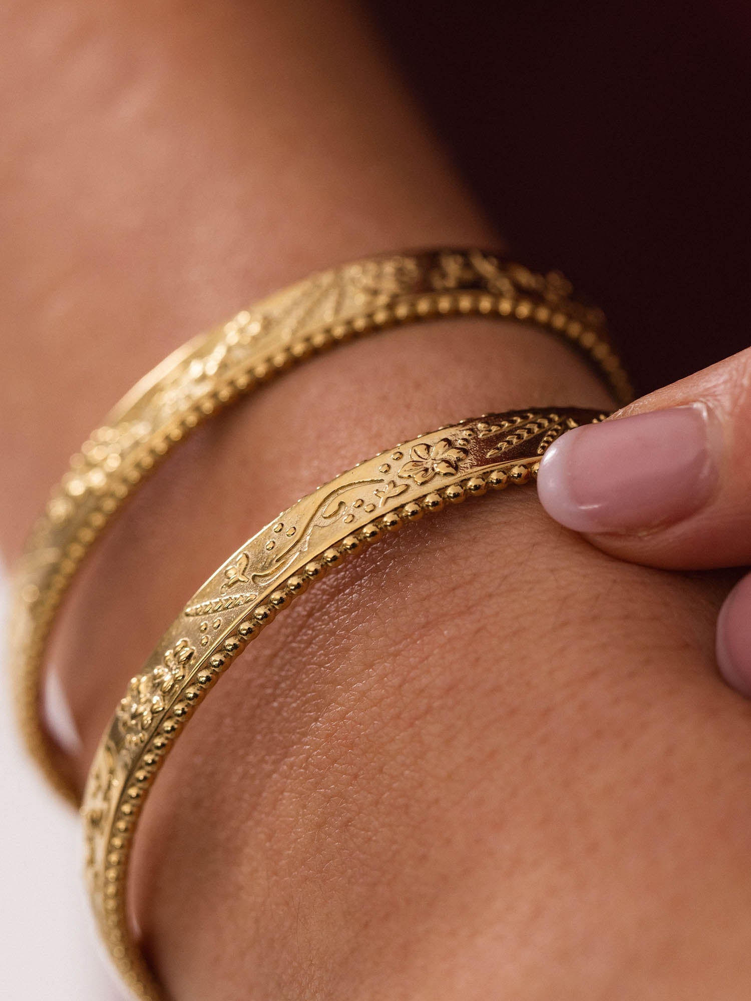 purelei-vintage-love-armcuff-verstellbarer-armreif-mit-aloha-muster-in-gold image 2