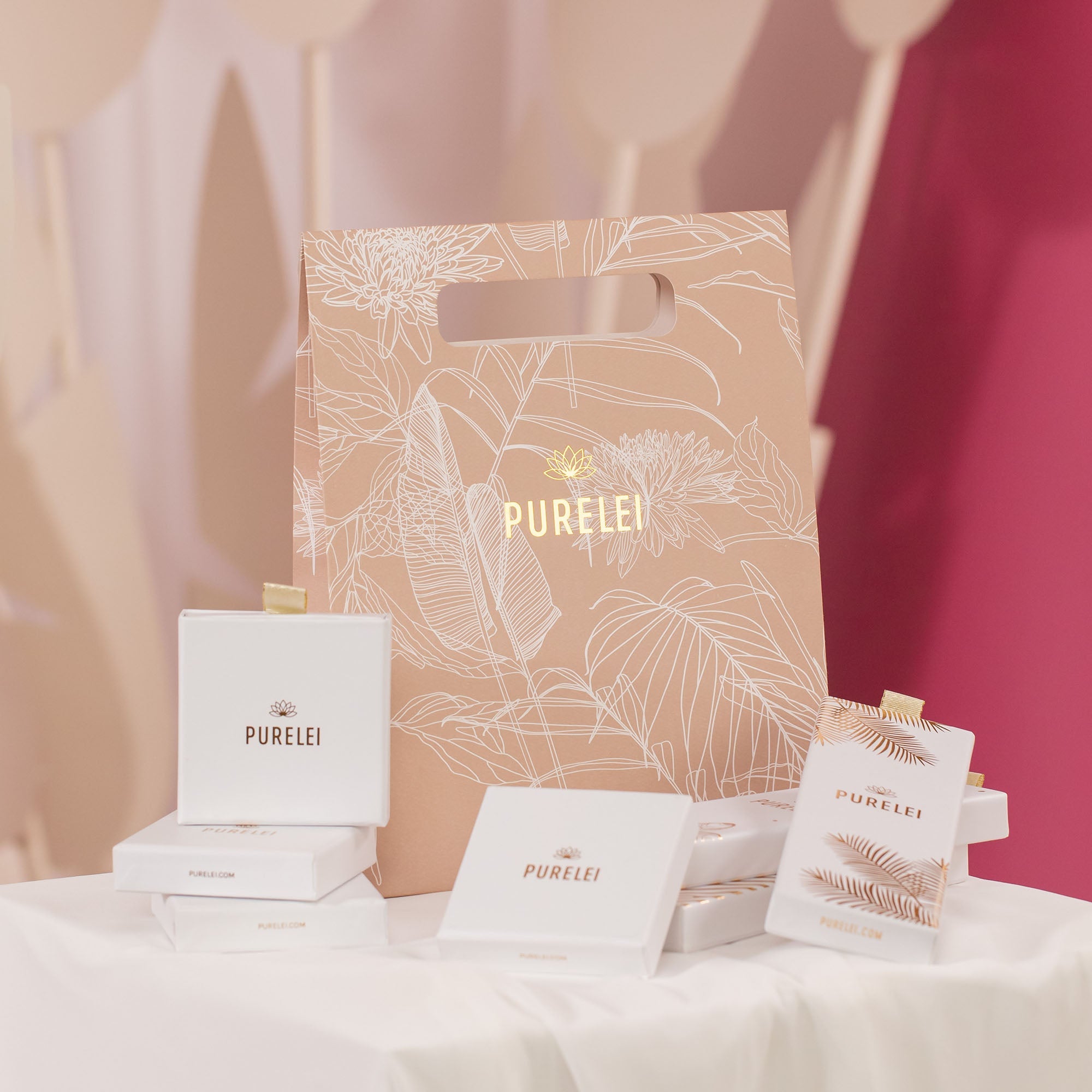 purelei-flora-gift-bag-geschenkverpackung-mauve-wei-gold-26-x-20-5-x-7-cm image 8