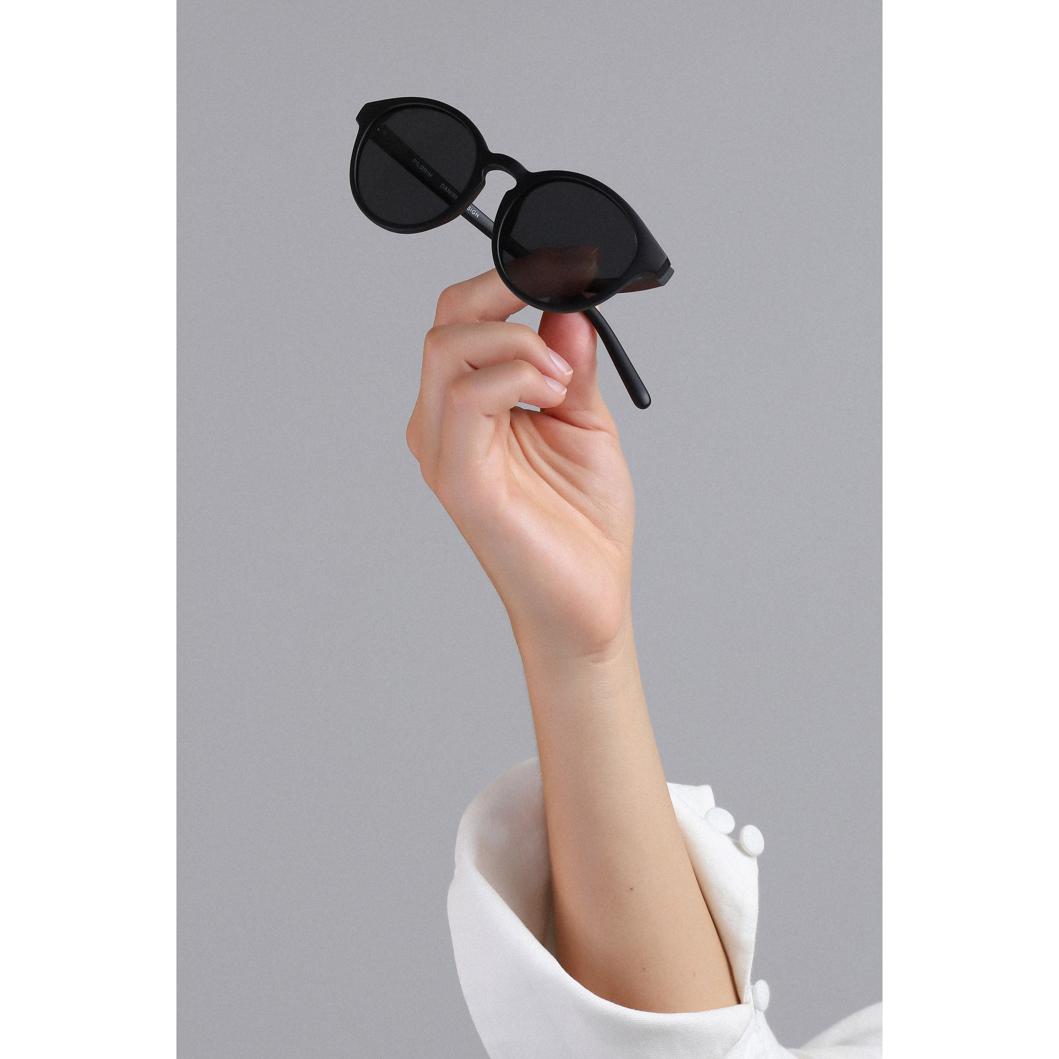 pilgrim-vasilia-sonnenbrille-schwarz-klassische-form-polarisiert image 2