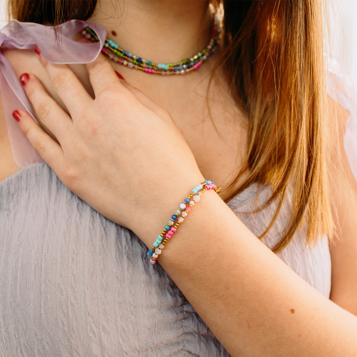 julie-julsen-kids-armband-edelstahl-vergoldet-pinke-glasperlen image 2