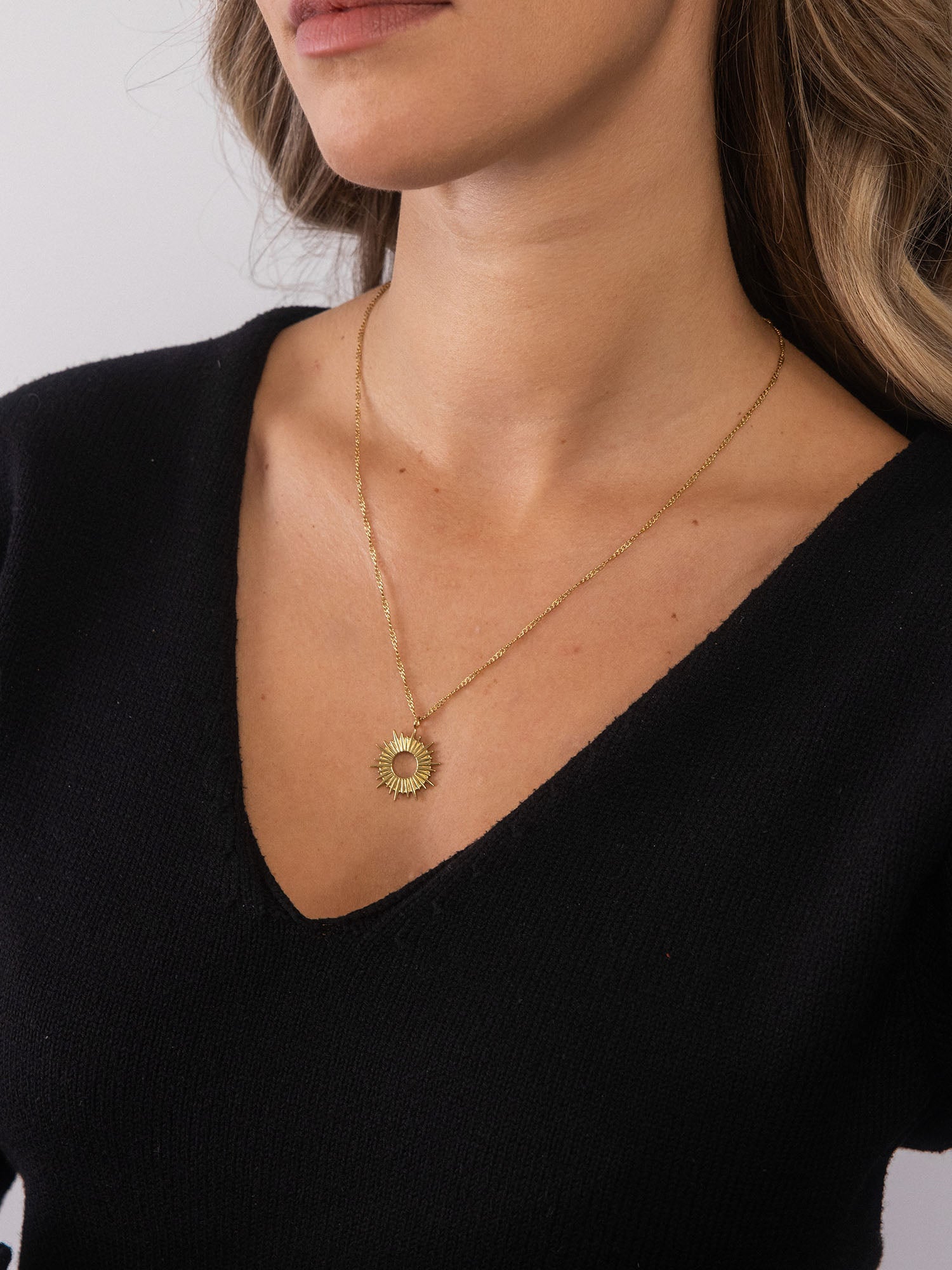 purelei-soleil-kette-halskette-mit-sonnen-anh-nger-in-gold-ros-gold-silber image 3