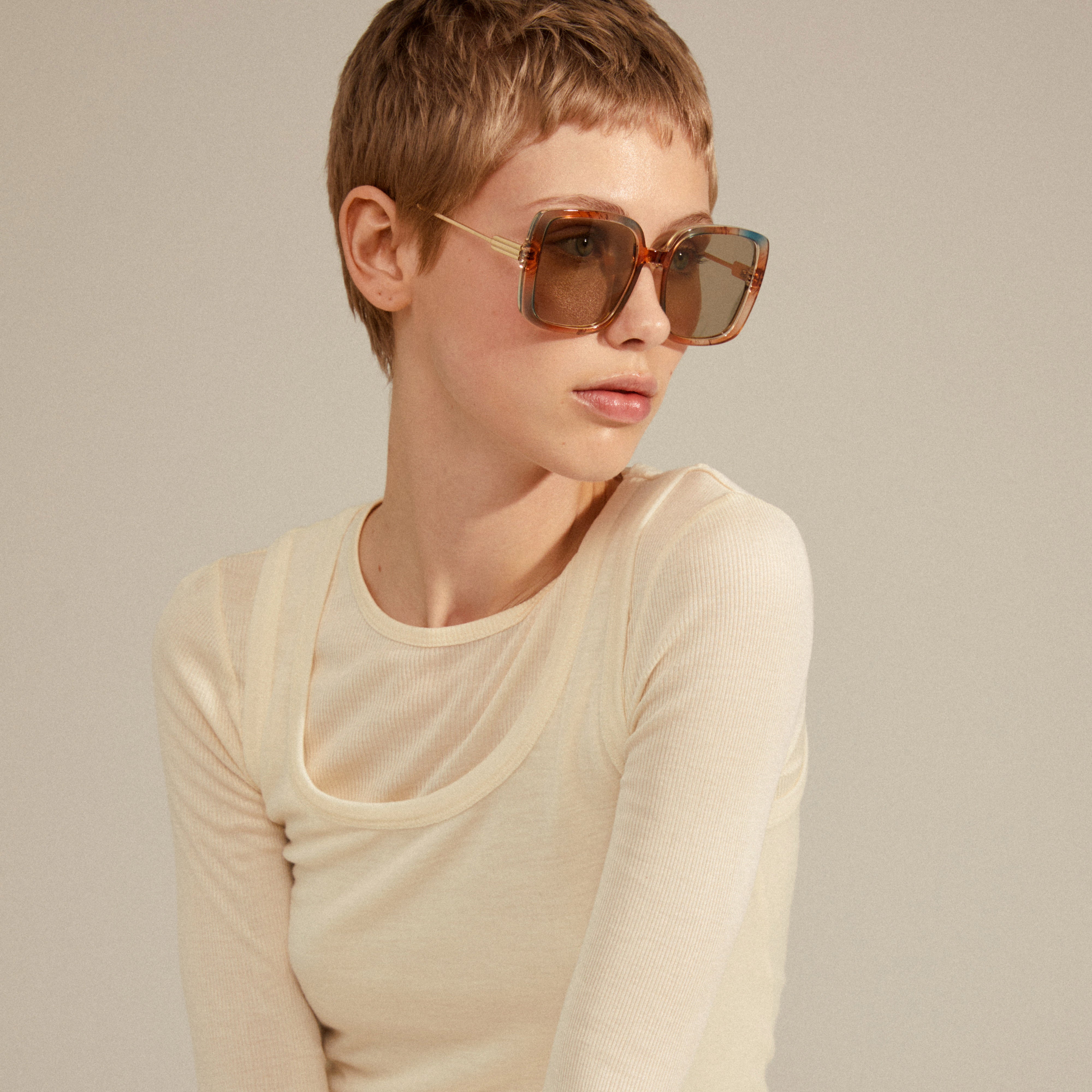 pilgrim-aliet-sonnenbrille-multi-gold-retro-oversized image 2