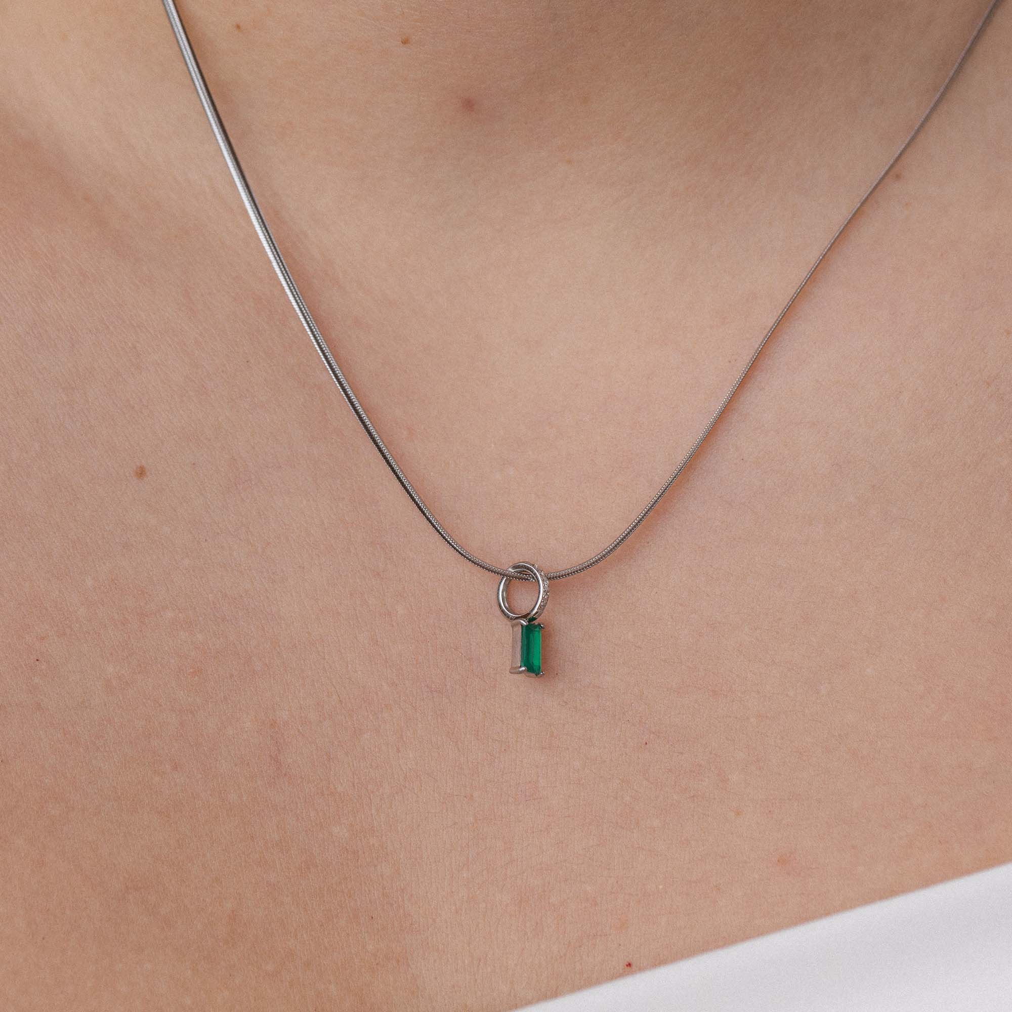 purelei-geburtsstein-mai-chrysopras-charm-baguette image 6