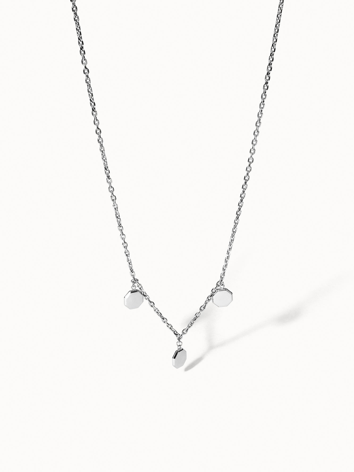 purelei-eternal-kette-gravierbare-initialen-kette-mit-3-anh-ngern image 2