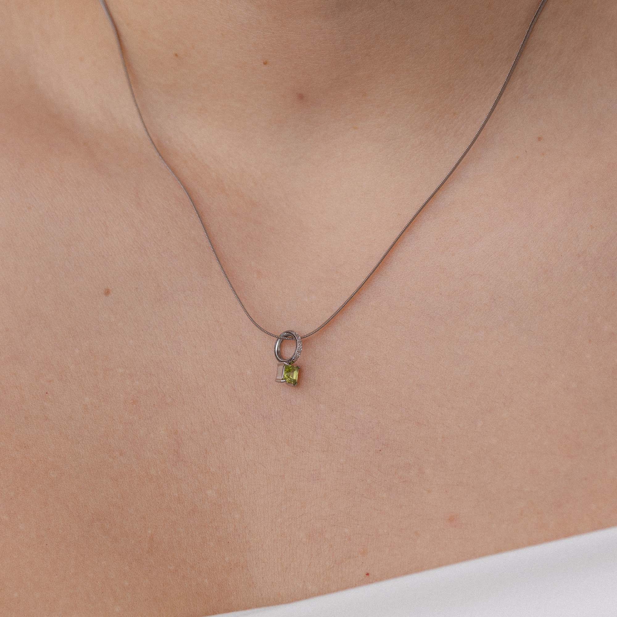 purelei-geburtsstein-august-peridot-charm-prinzess-schliff-gr-n image 6