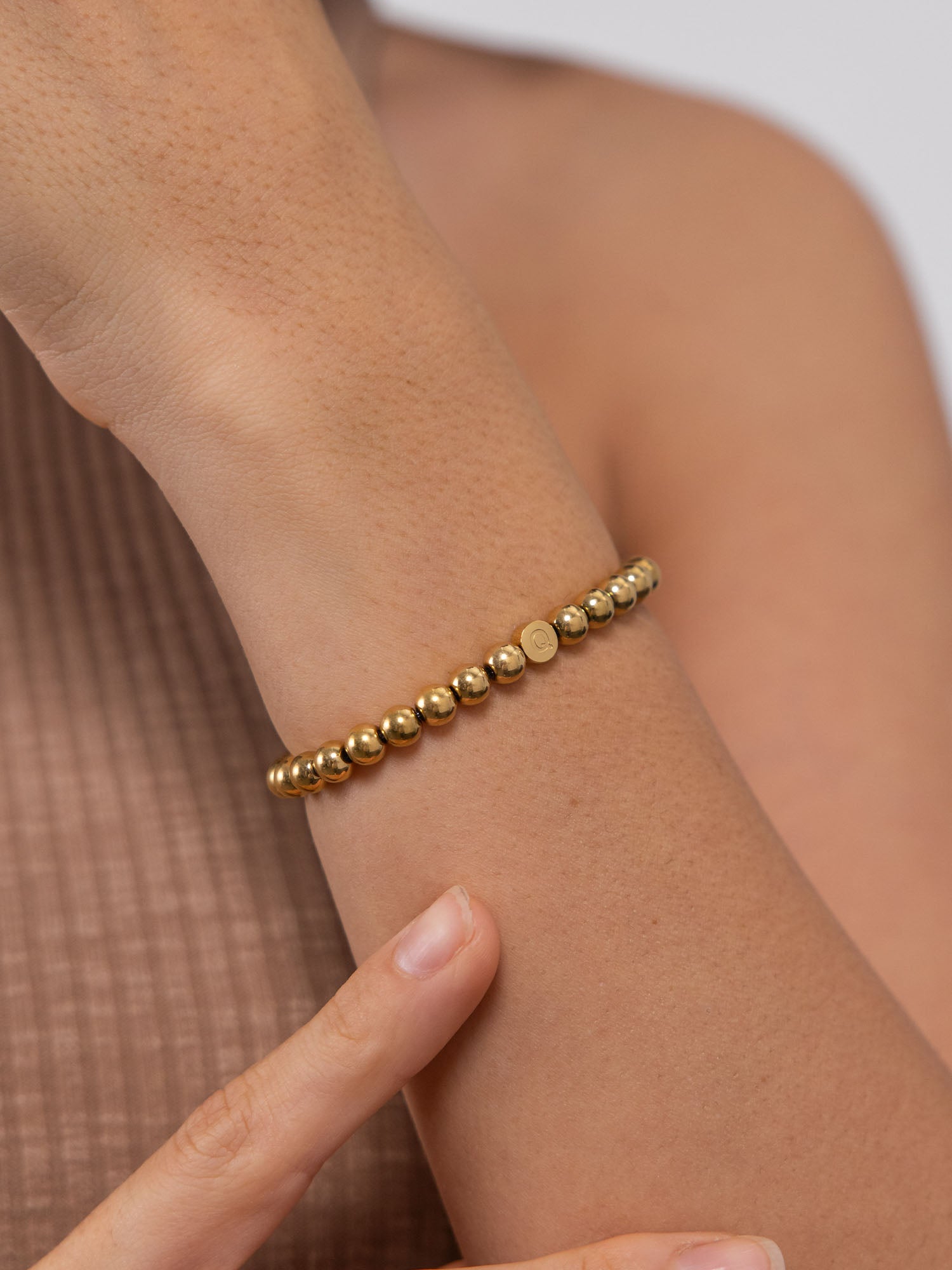 purelei-letter-q-armband-personalisiertes-buchstaben-armband image 2