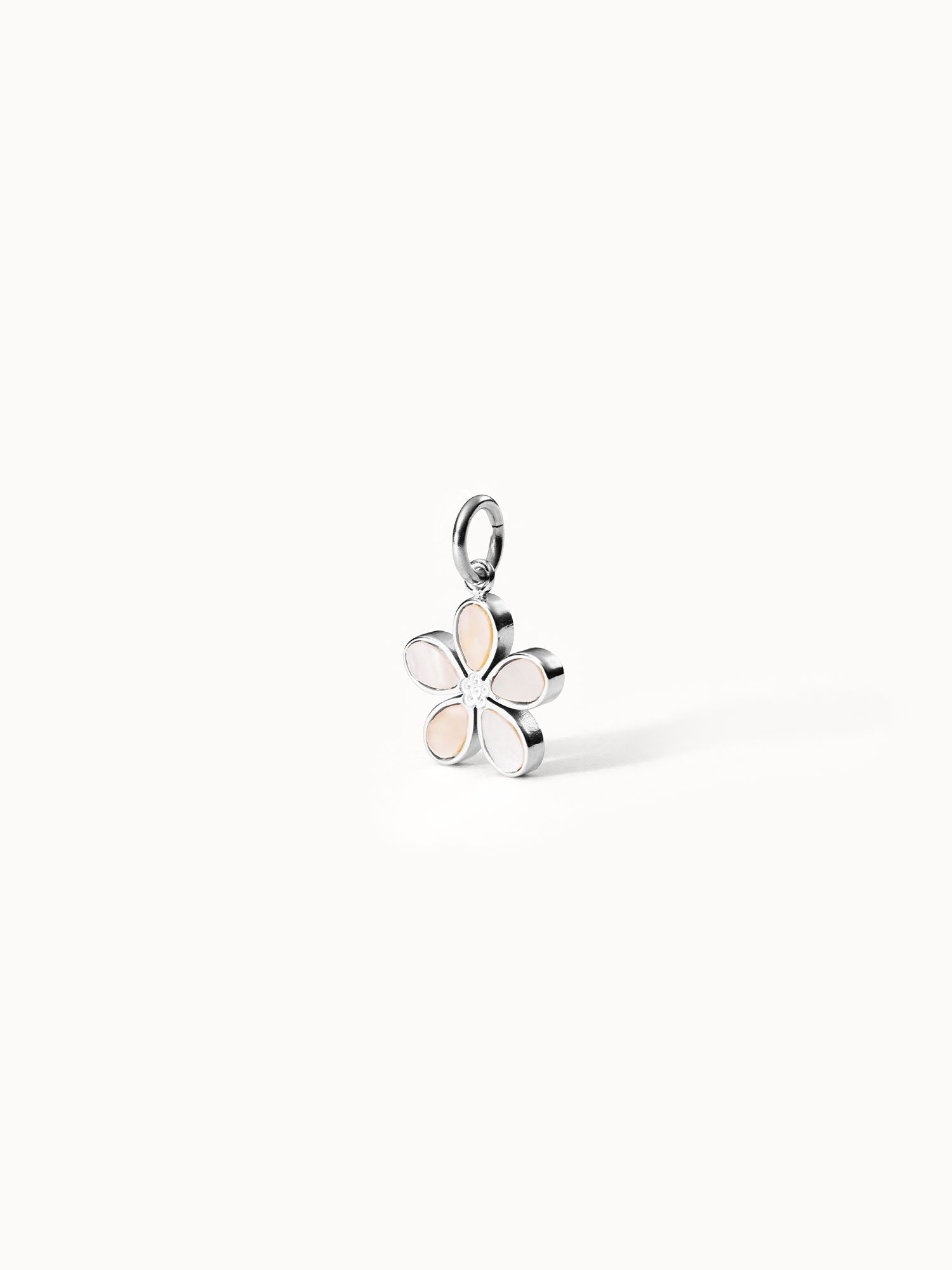 purelei-blumen-charm-anh-nger-mit-perlmutt-12-3-mm image 2