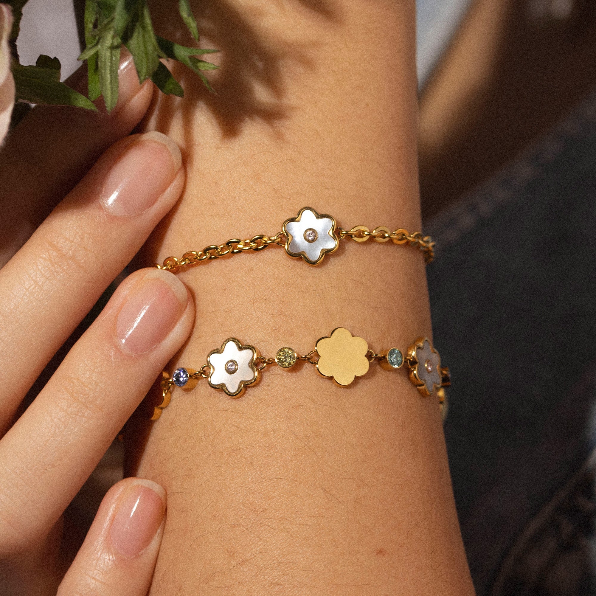 purelei-flowering-blumen-armband-edelstahl-armband-mit-bl-ten-perlmutt-und-zirko image 2