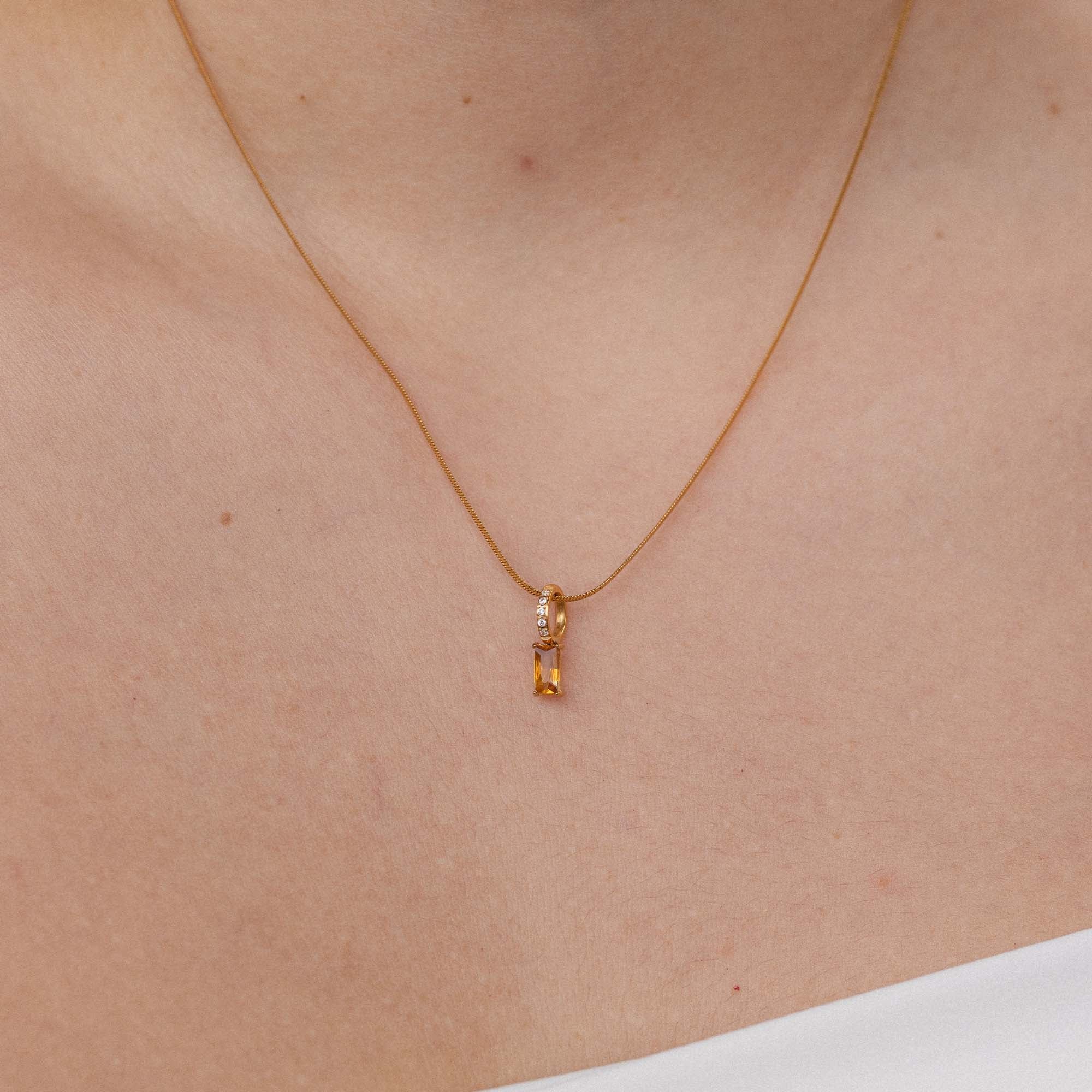 purelei-geburtsstein-november-citrin-charm-gold-baguette-anh-nger image 2