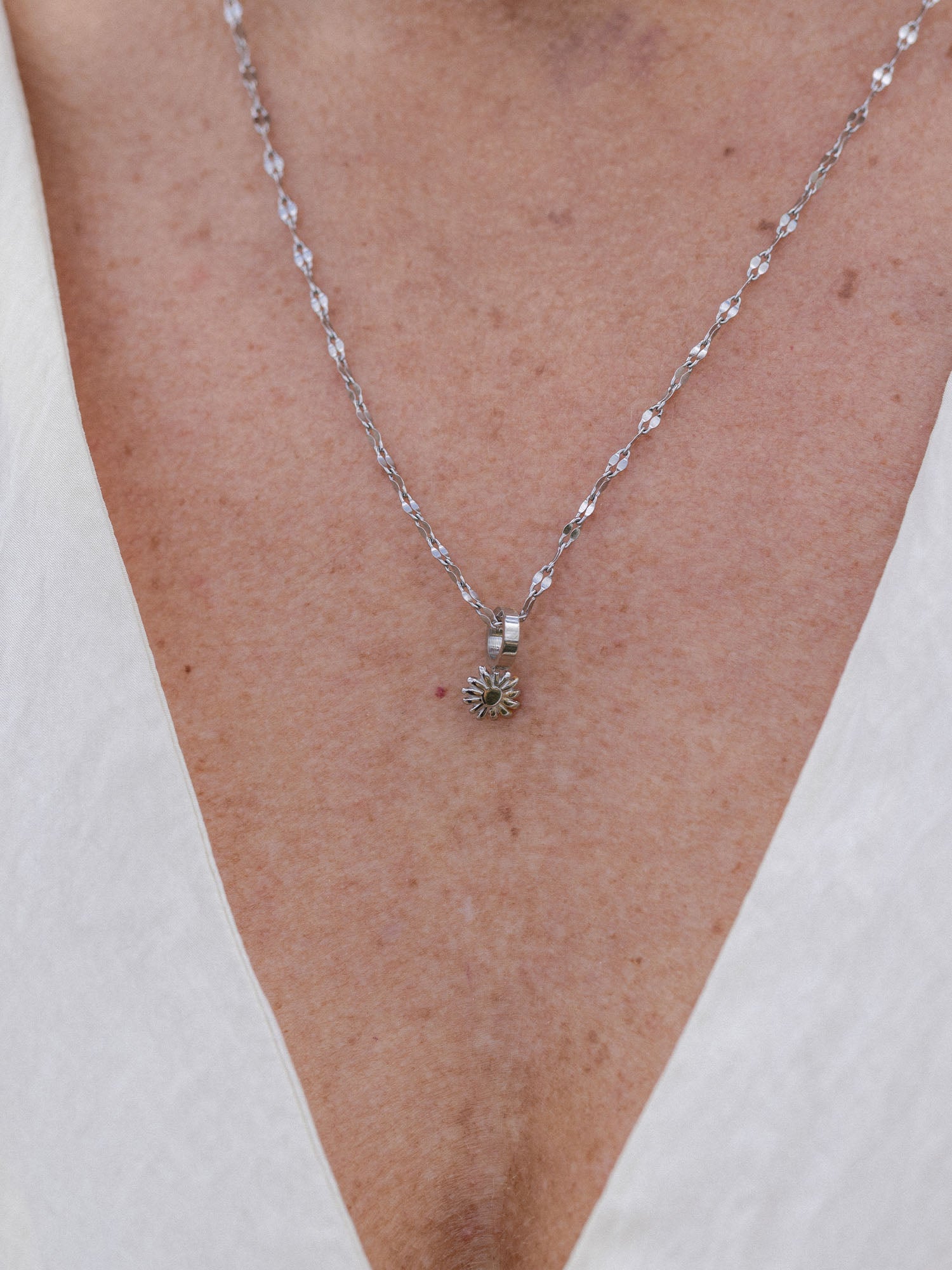 purelei-g-nsebl-mchen-charm-anh-nger-geburtsblume-april image 7