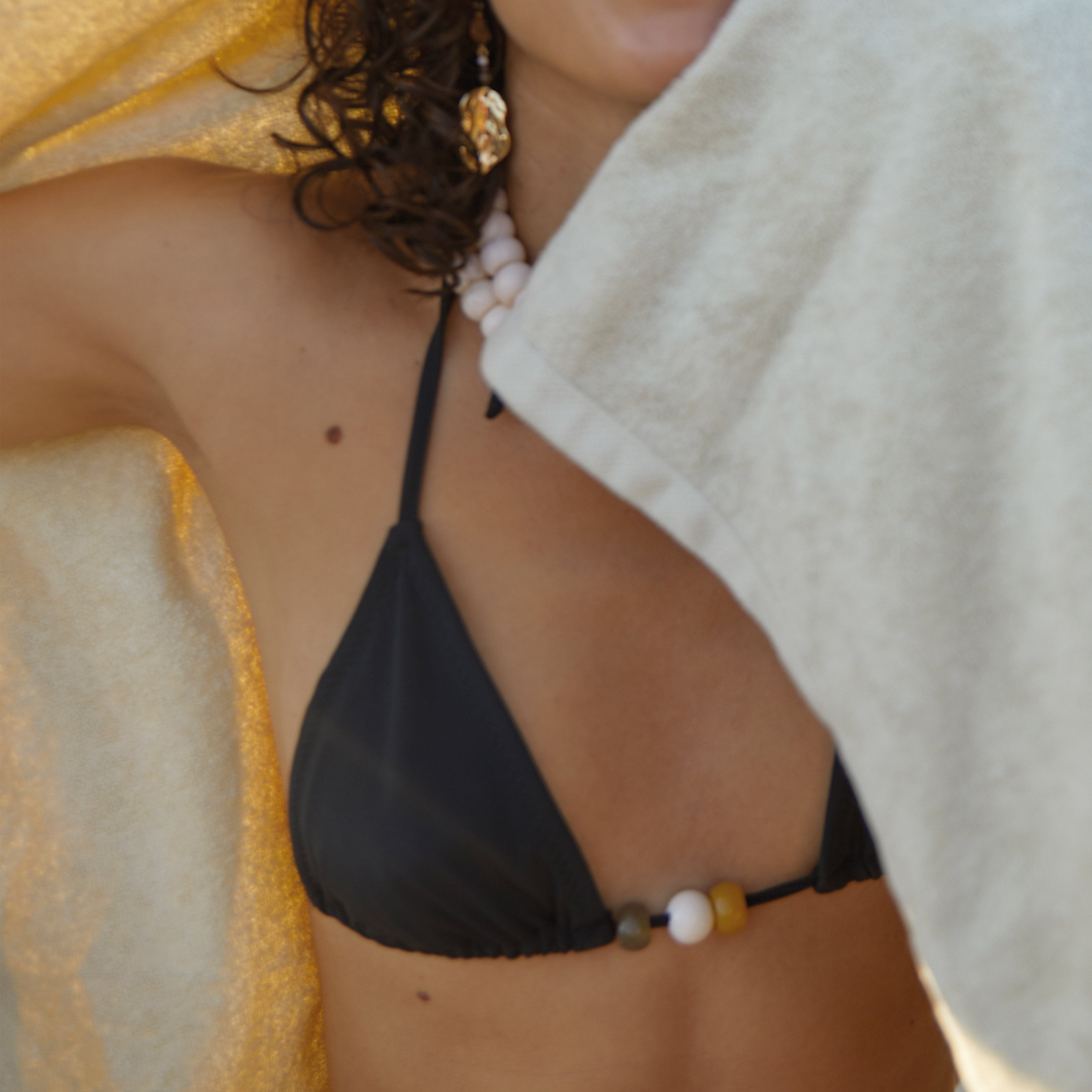 pilgrim-bikini-schwarz-m-l-triangel-top-mit-perlen-pouch image 3