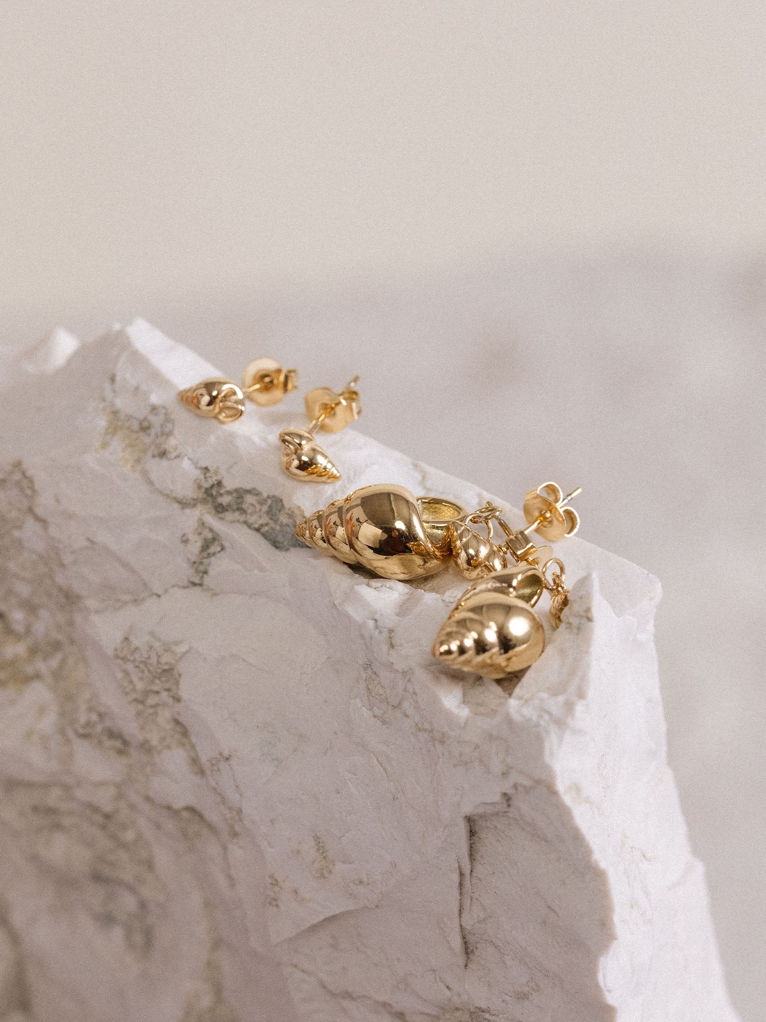 purelei-seafoam-ohrringe-muschel-ohrstecker-23-5-mm-in-gold-silber-ros-gold image 4