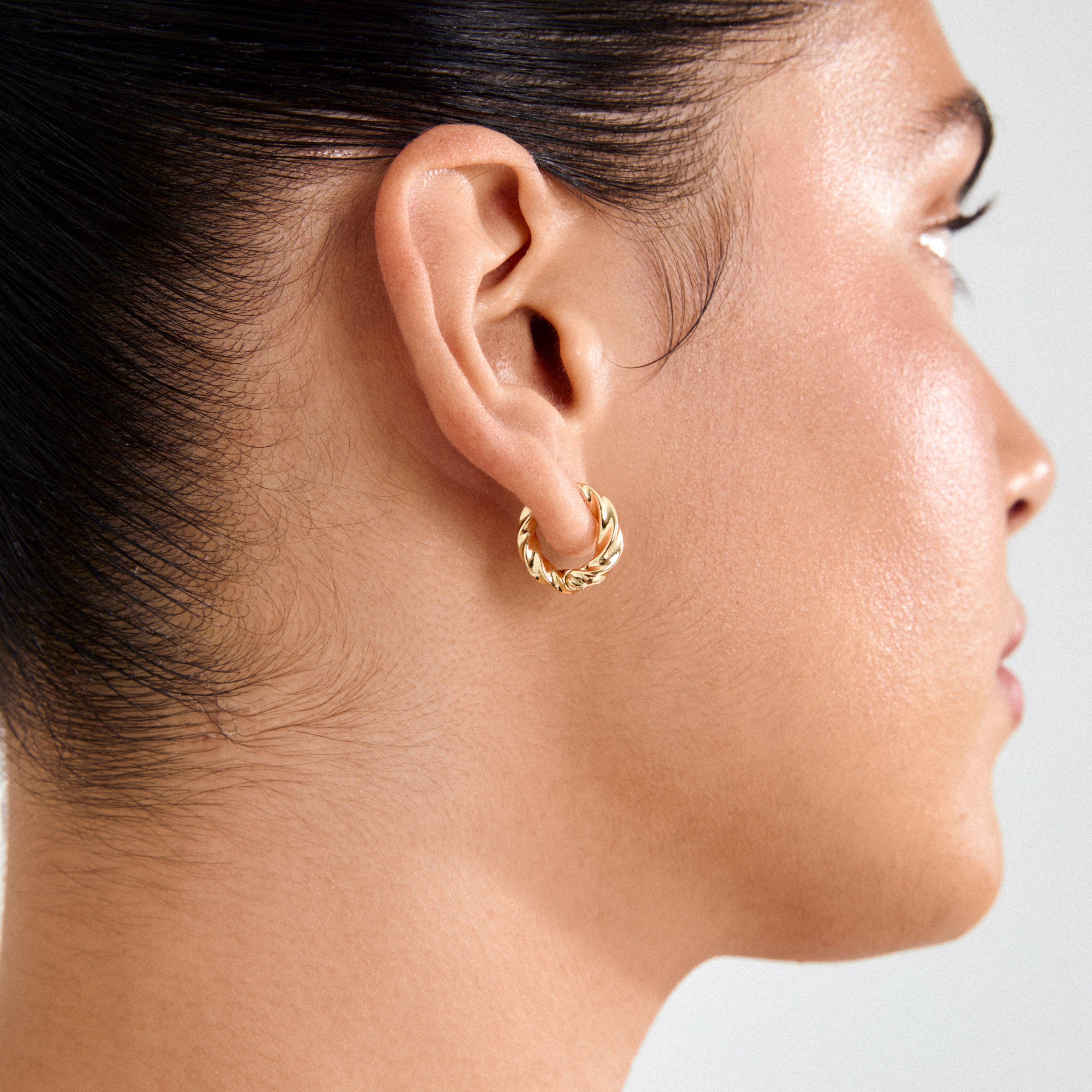 pilgrim-taffy-creolen-medium-gold-plated-swirl-hoops image 3