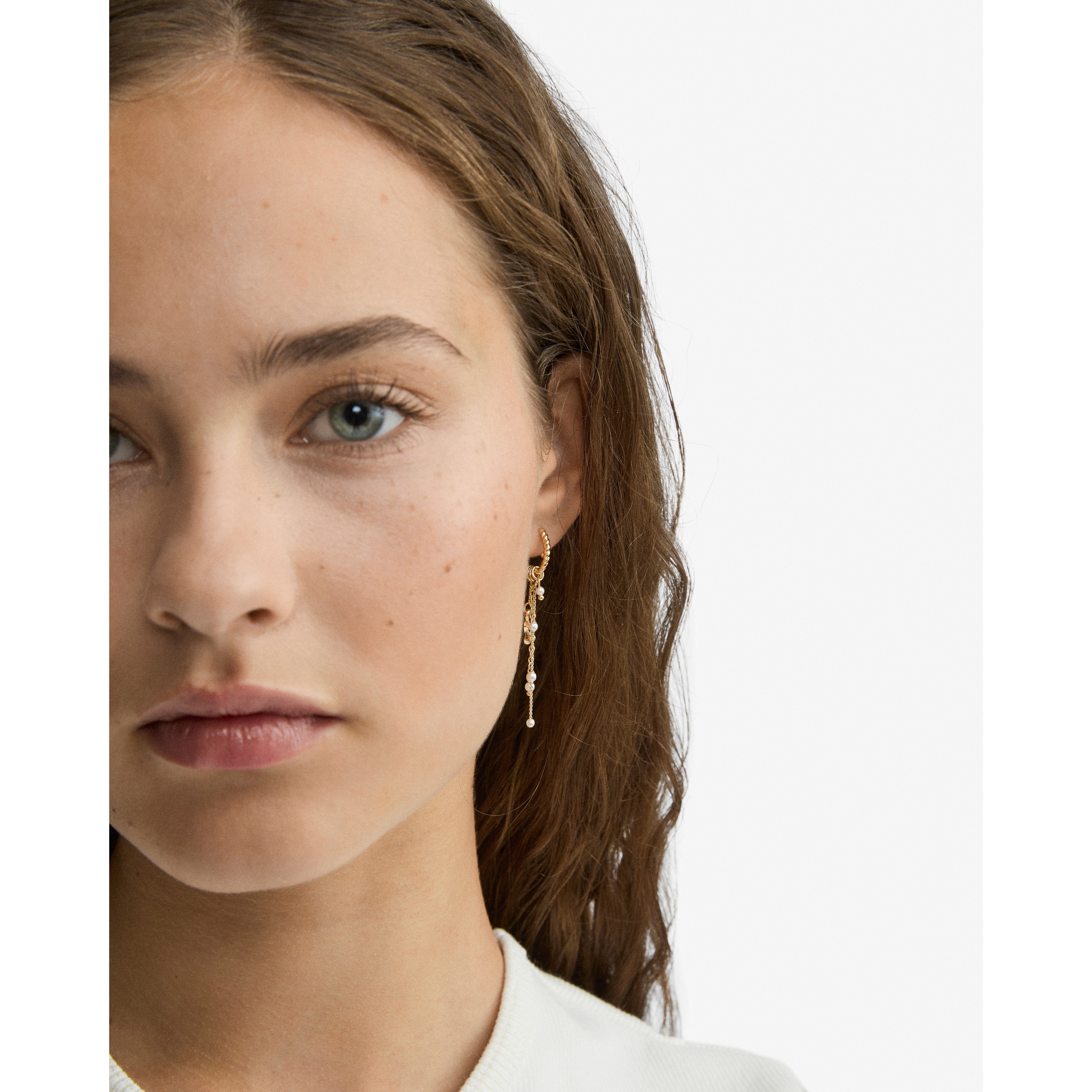 pilgrim-eron-ohrringe-goldplattiert-twisted-hoops-mit-perle image 2