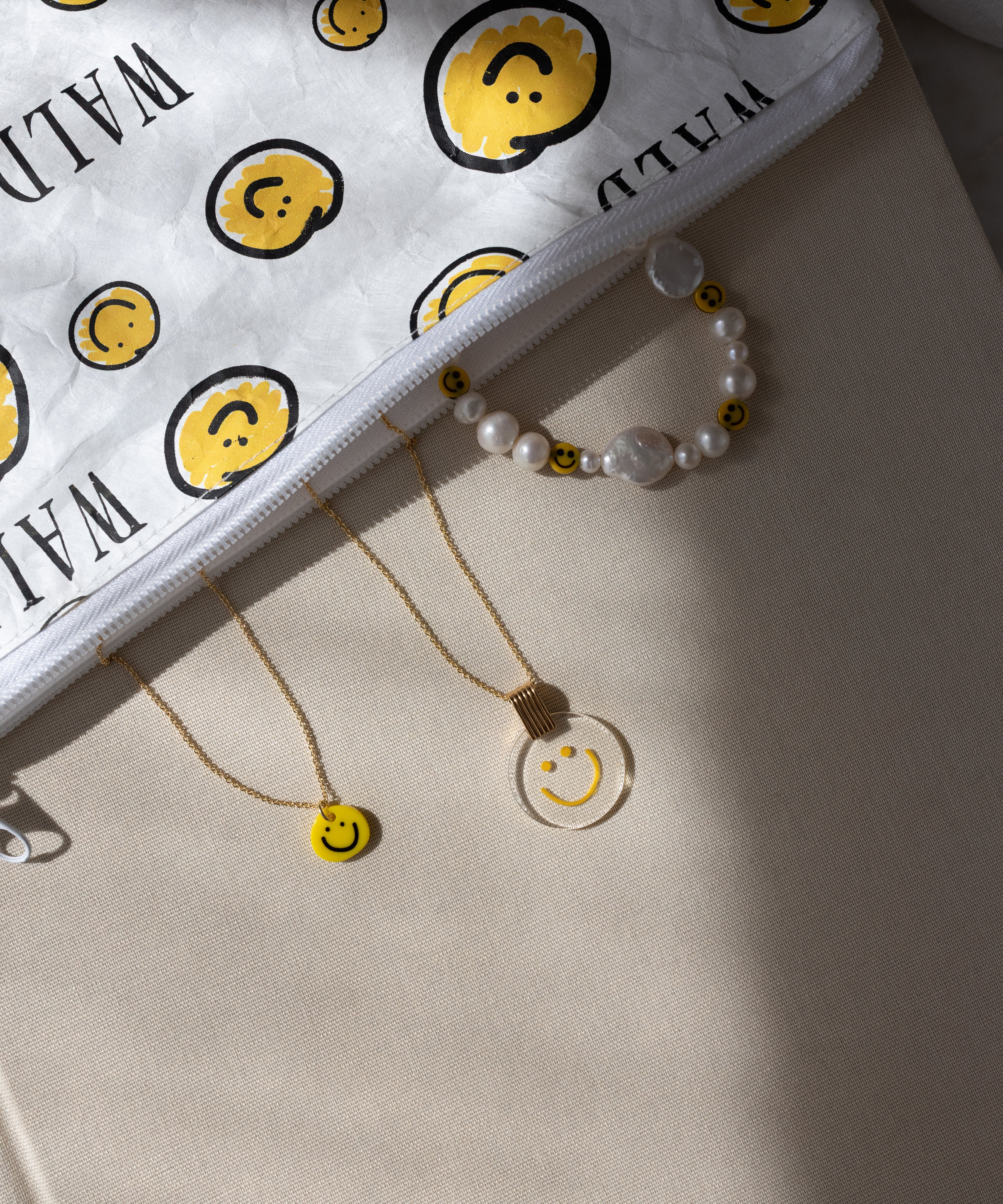 wald-berlin-smilie-yellow-necklace-goldkette-43-cm-mit-handbemaltem-smiley-anh-n image 3