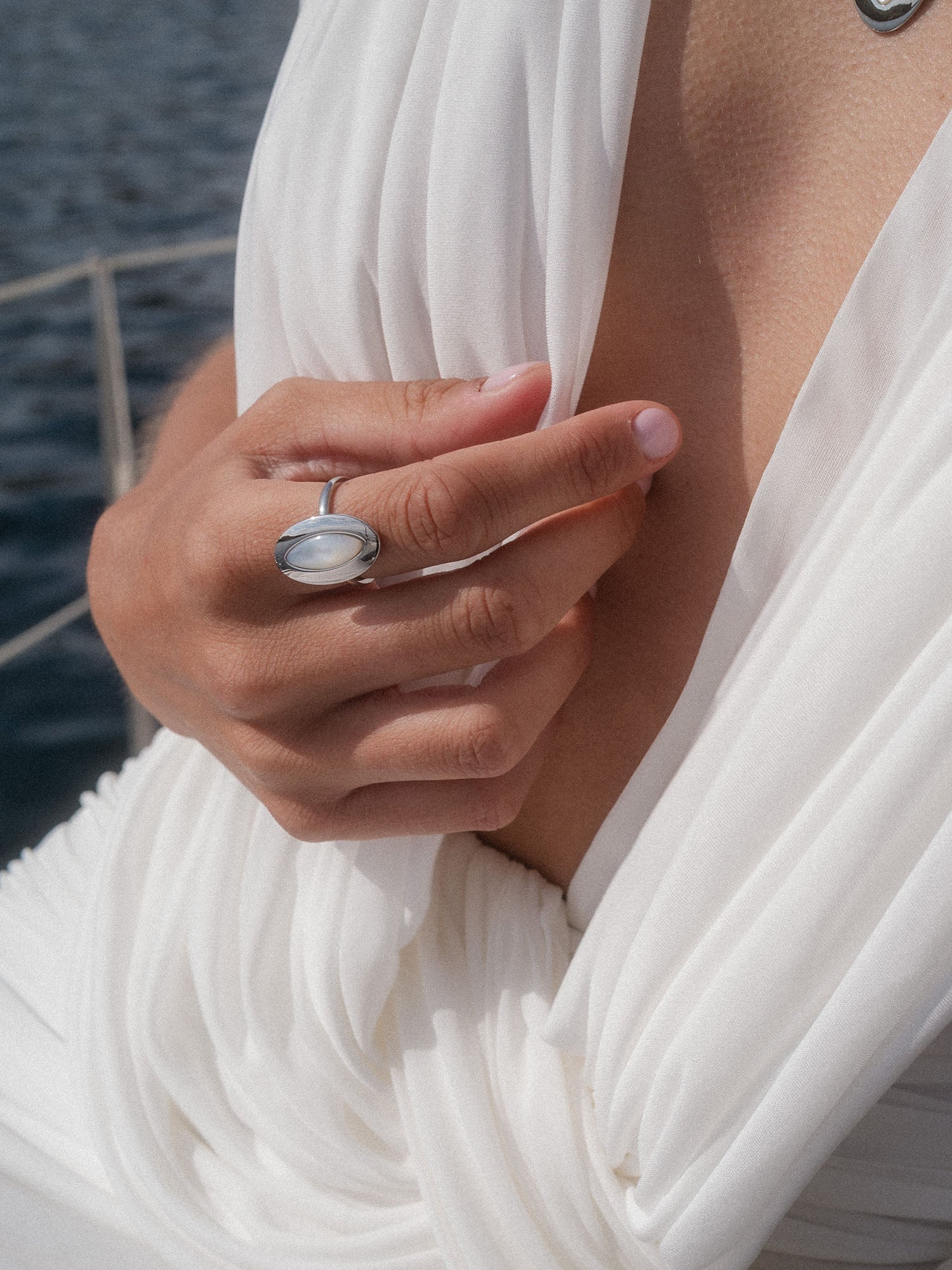 purelei-island-elegance-ring-mit-perlmutt-inlay-oval image 6