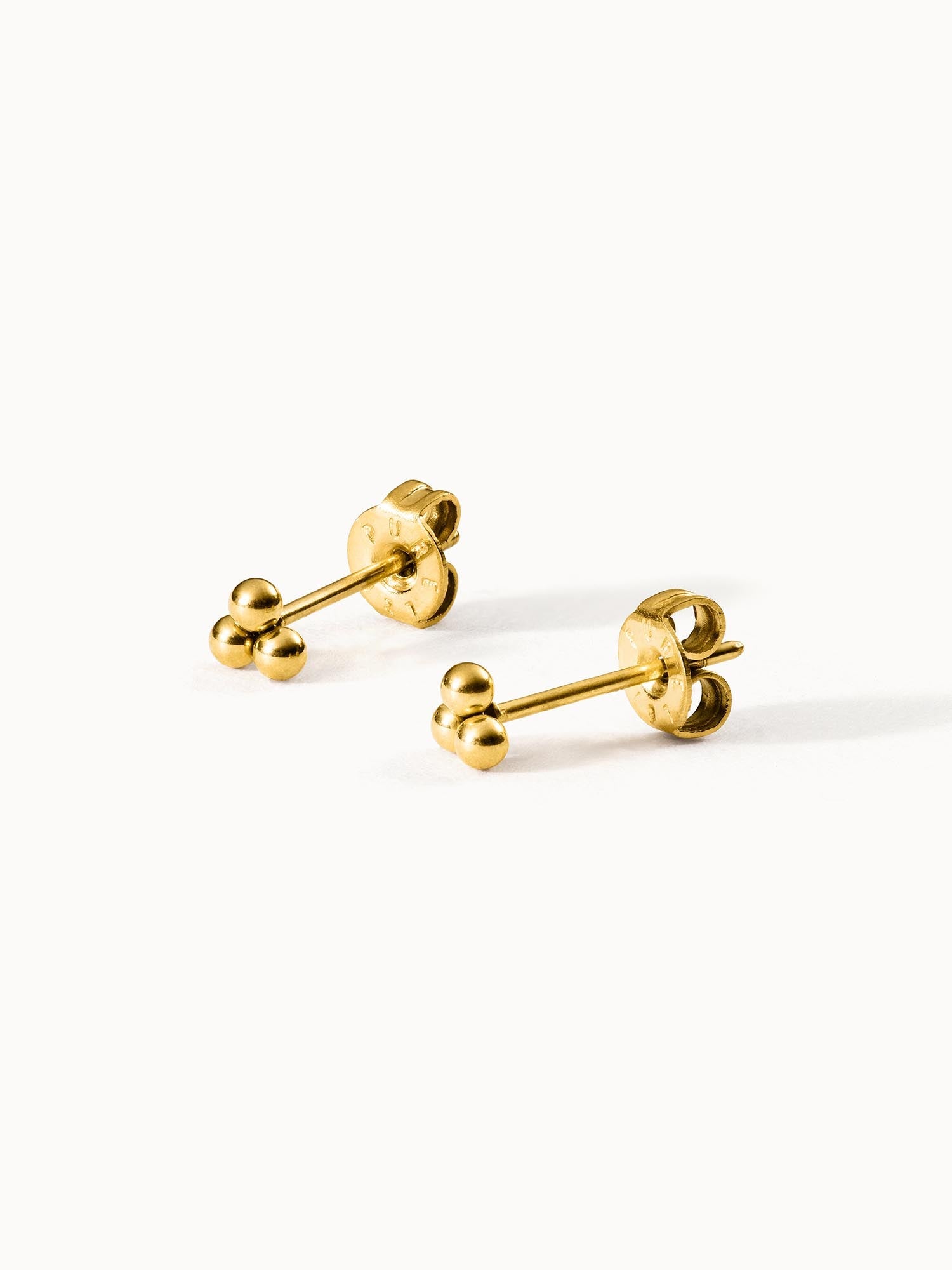 purelei-plain-ohrringe-ohrstecker-4x4-mm-drei-kugeln image 1