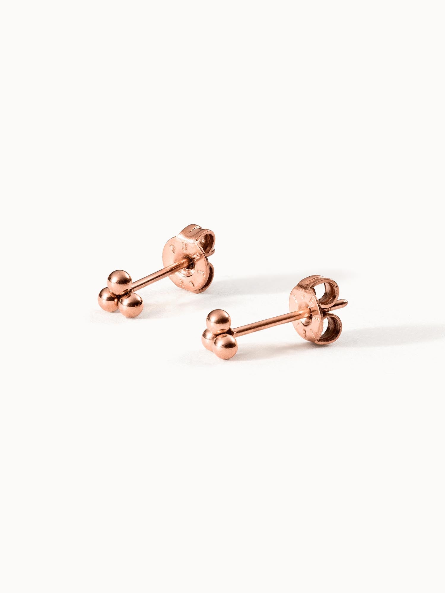 purelei-plain-ohrringe-ohrstecker-4x4-mm-drei-kugeln image 6