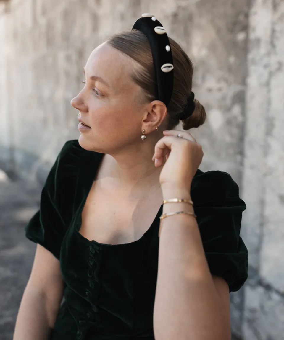 wald-berlin-simone-de-beauvoir-haarreif-black-samt-sample-sale image 1