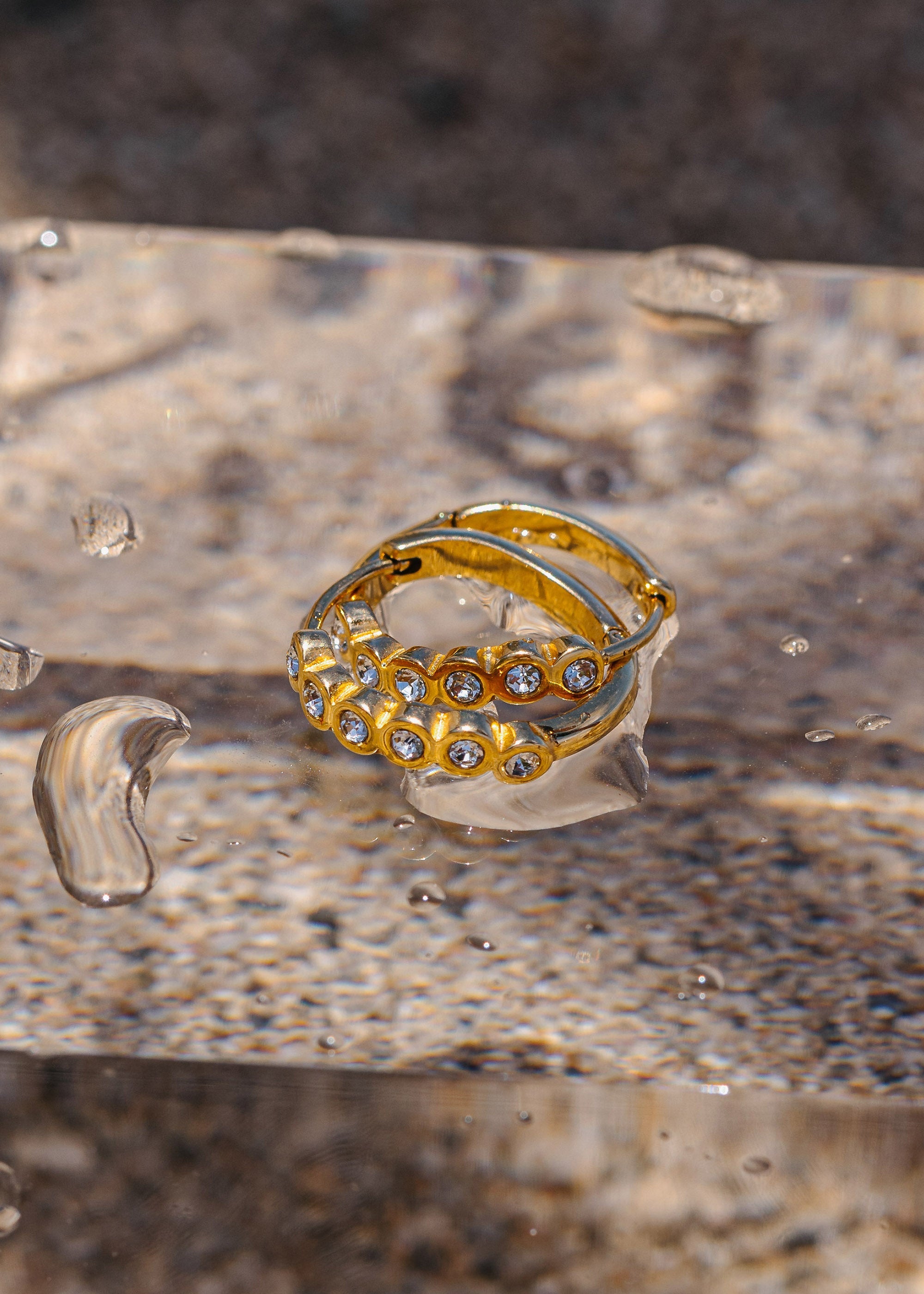 purelei-reef-ohrringe-creolen-geschwungen-20-mm-mit-zirkonia image 4
