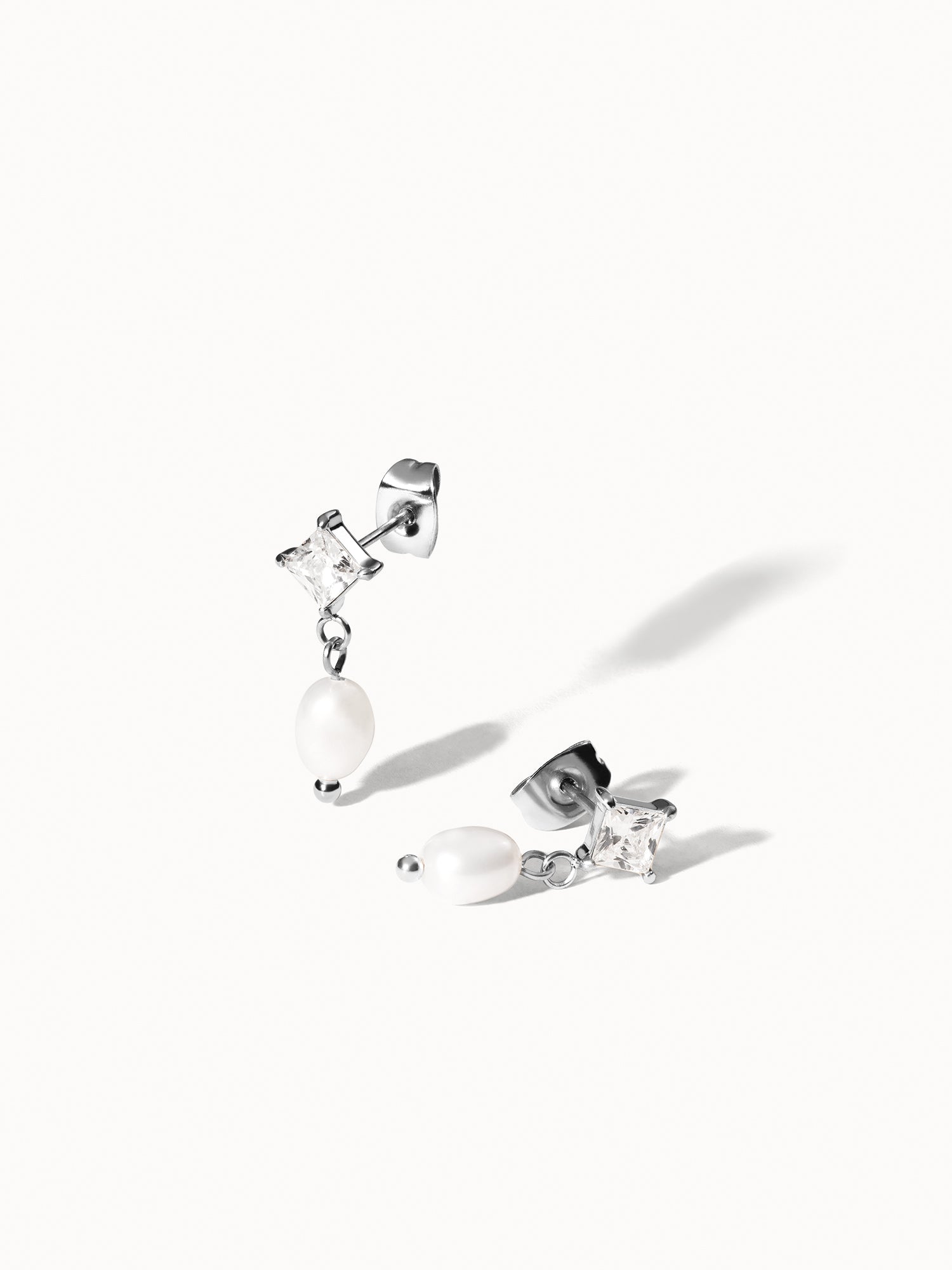 purelei-elegant-pearl-ohrringe-mit-stein-und-perle image 5