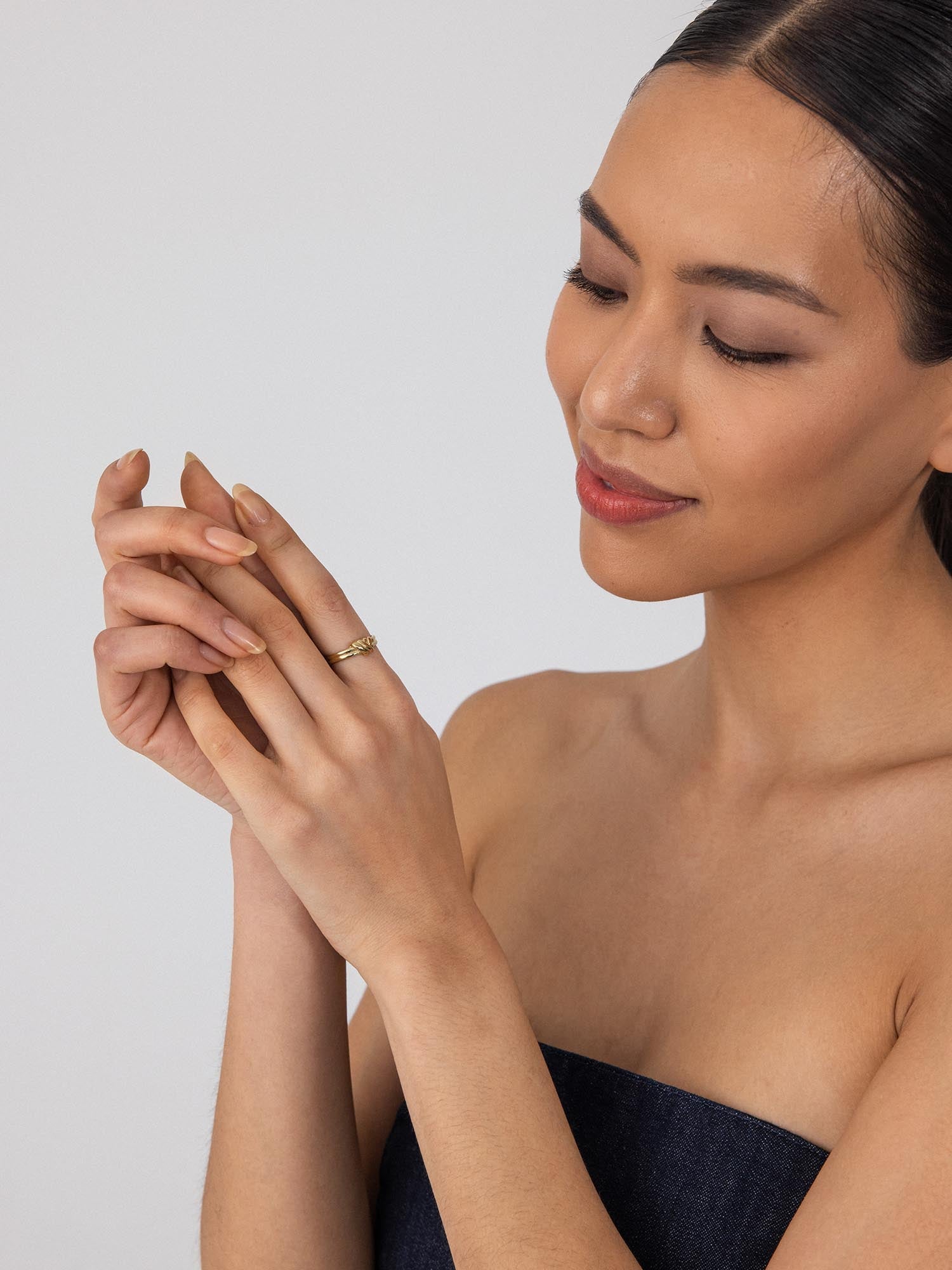 purelei-knot-ring-gr-enverstellbarer-ring-mit-knotendesign image 3
