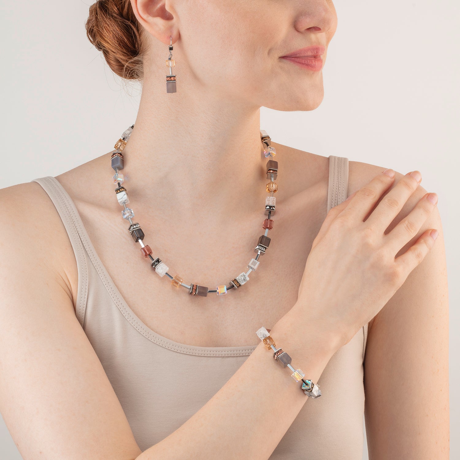 coeur-de-lion-geocube-iconic-statement-precious-halskette-cognac-beige image 4