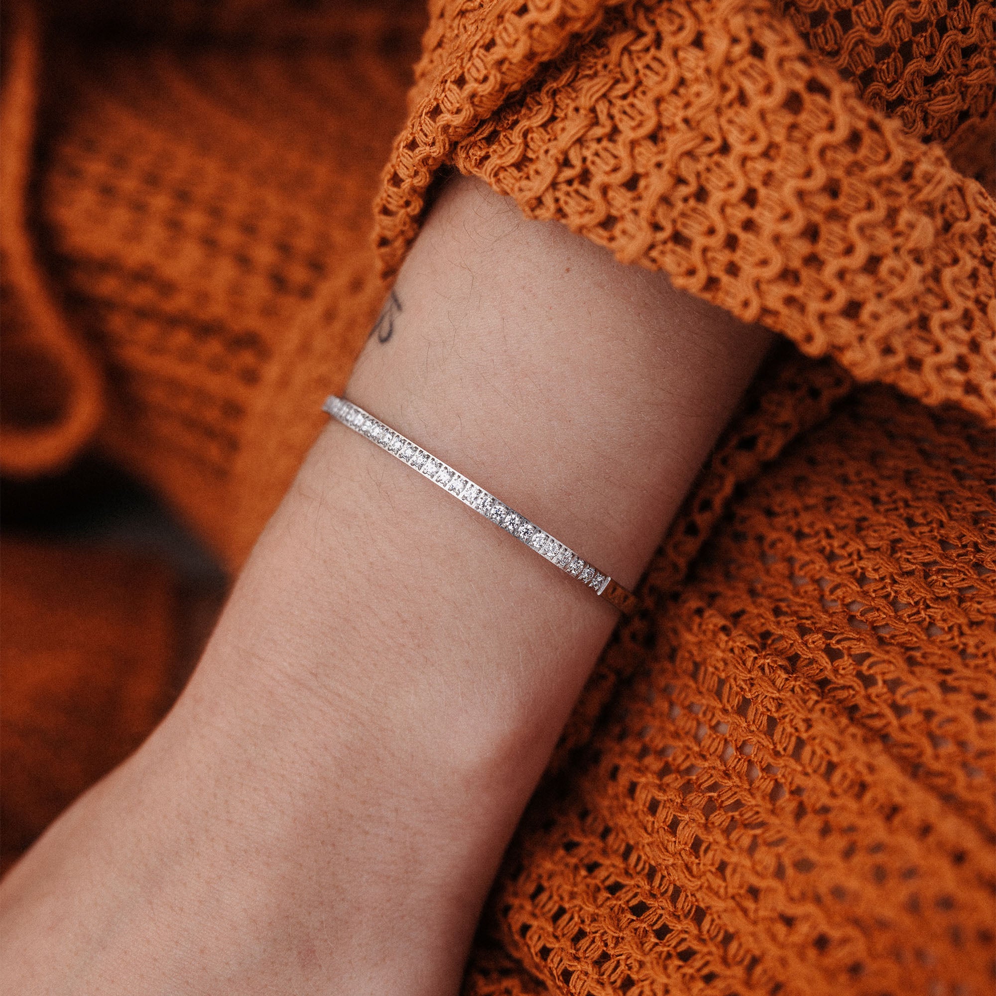 purelei-shine-from-within-armreif-offener-armcuff-mit-zirkonia-in-s-m-m-l image 6