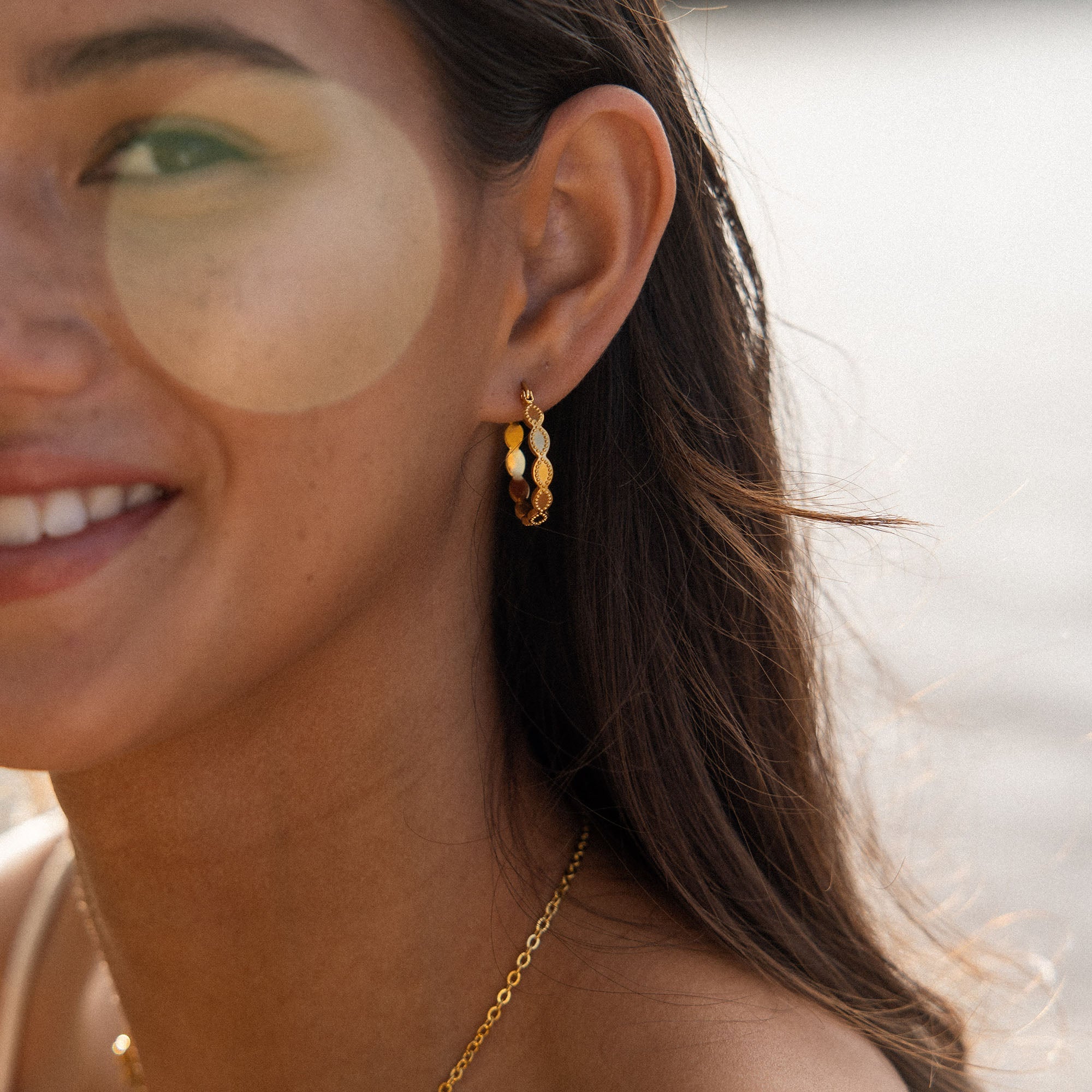 purelei-koko-ohrringe-creolen-24-mm-in-gold-silber-ros-gold-hellsilber image 3