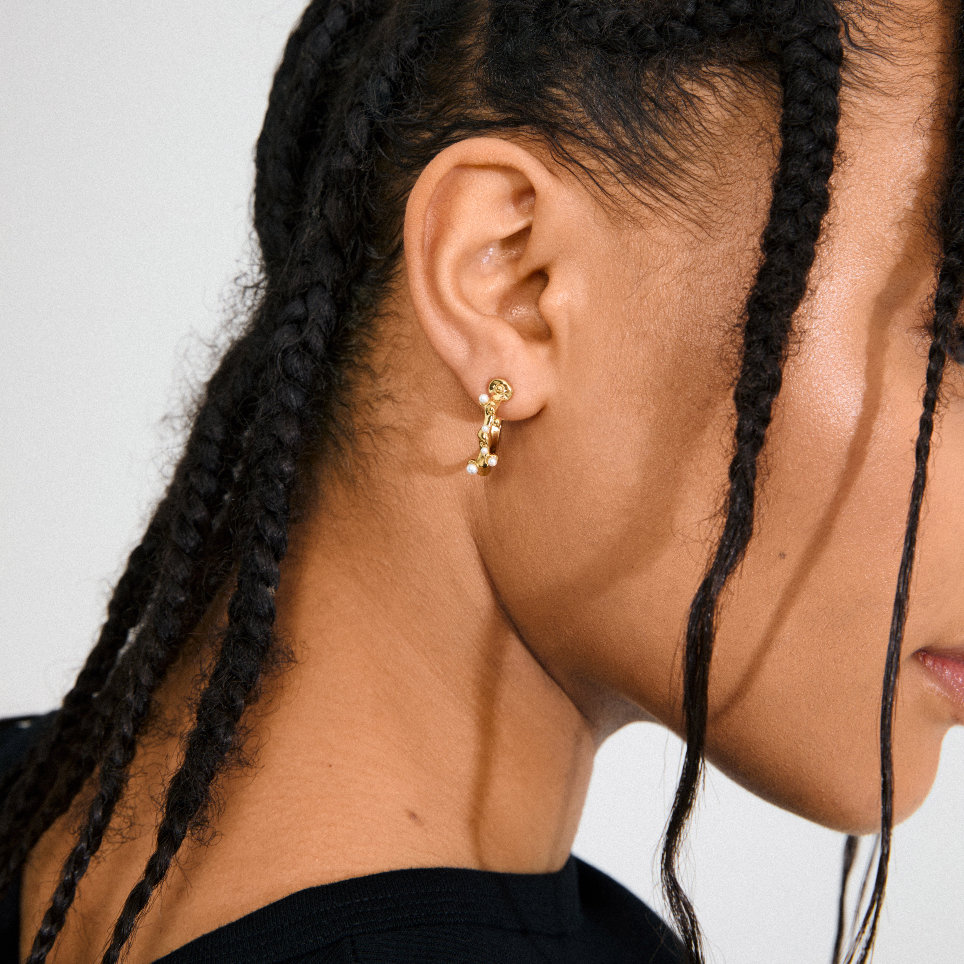 pilgrim-hadley-semi-hoops-gold-plated-mit-perlmutt-perlen image 3