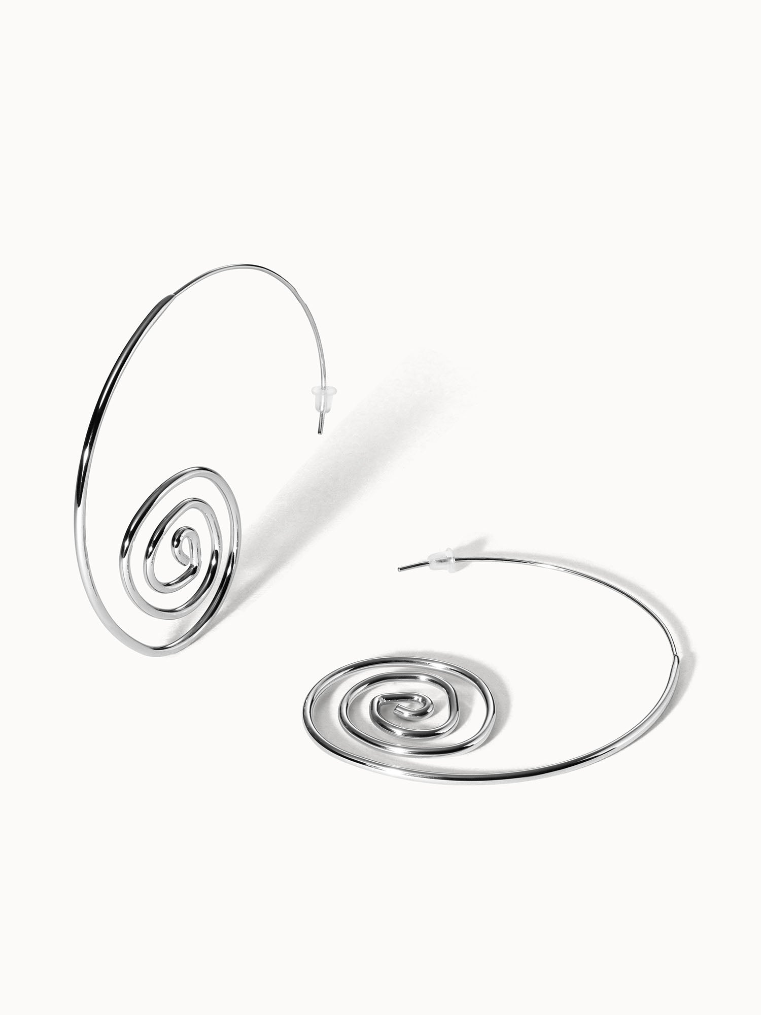 purelei-flow-ohrringe-creolen-spiral-60-mm-statement image 5