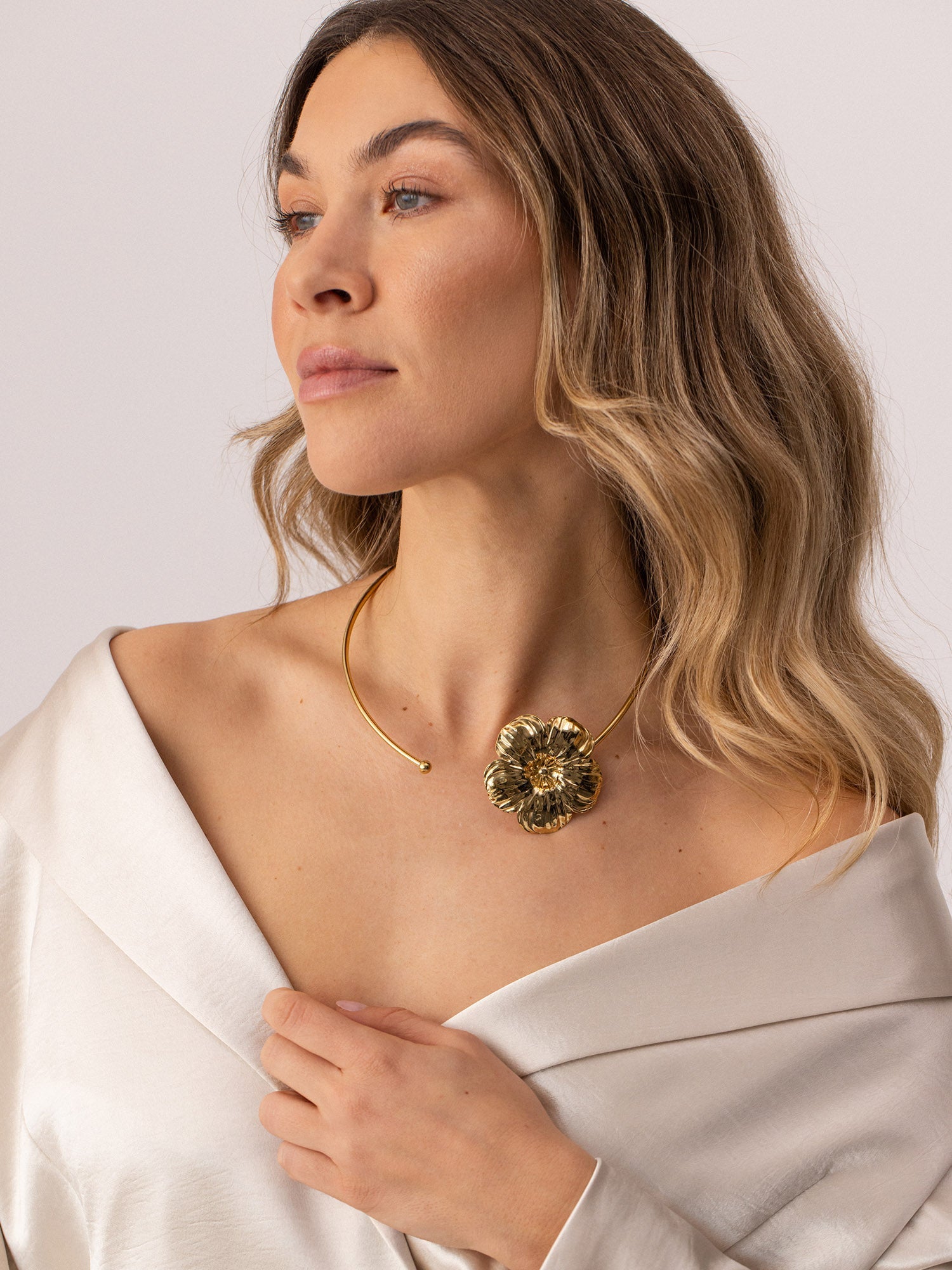 purelei-spring-flower-kette-halskette-mit-bl-ten-anh-nger-und-offenem-reif image 3