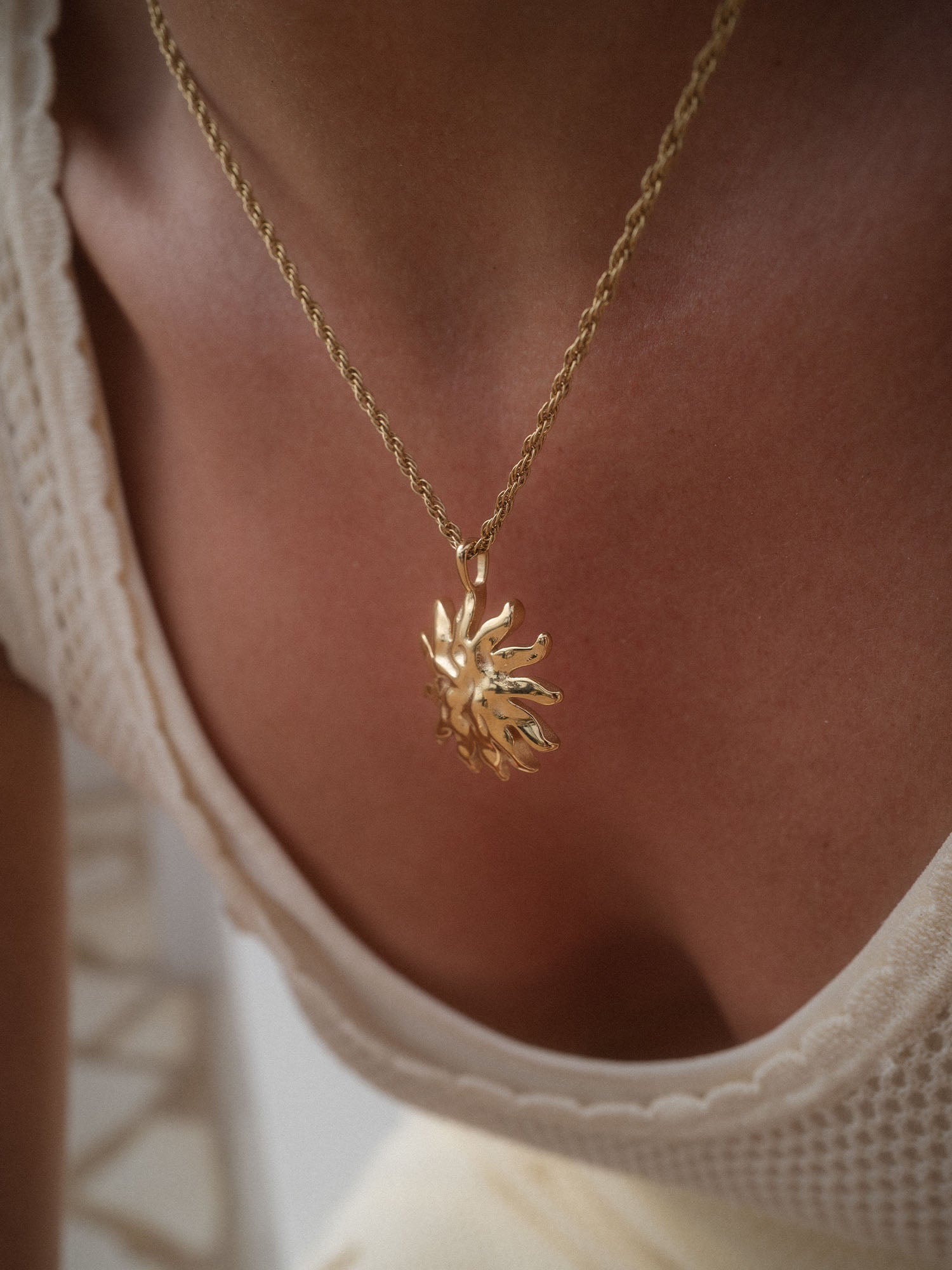 purelei-iconic-sun-charm-sonnen-anh-nger-gro image 2