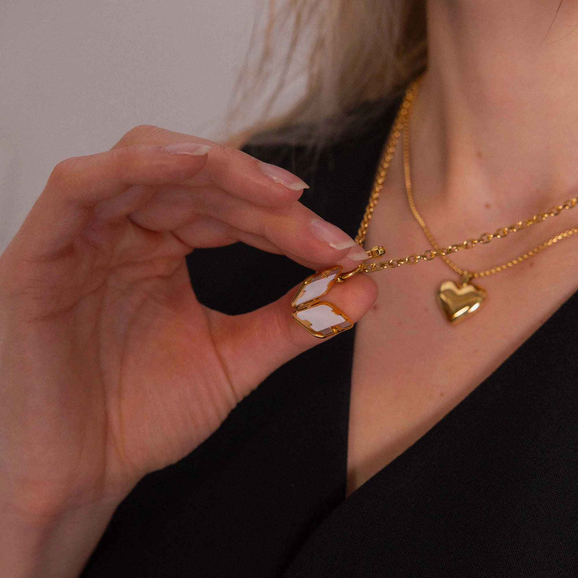 purelei-soulmate-medaillon-kette-gravierbar-mit-knebelverschluss image 6