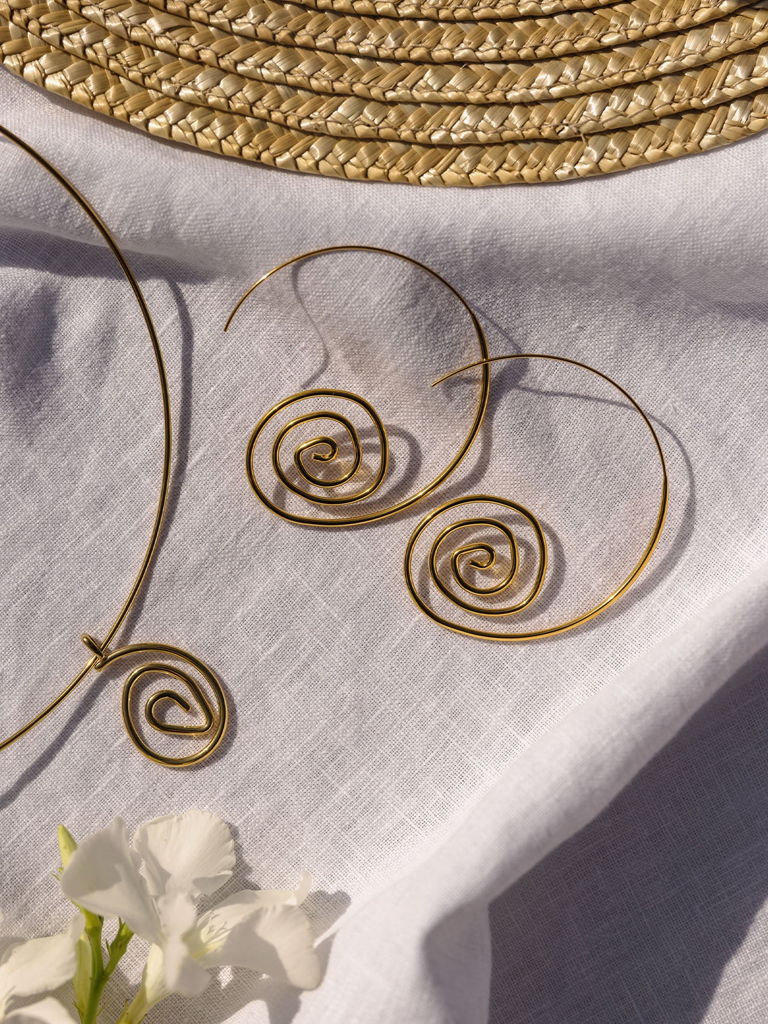 purelei-flow-ohrringe-creolen-spiral-60-mm-statement image 4