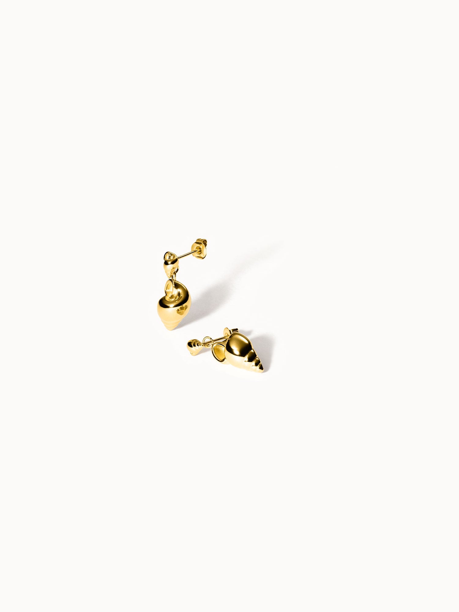 purelei-seafoam-ohrringe-muschel-ohrstecker-23-5-mm-in-gold-silber-ros-gold image 1
