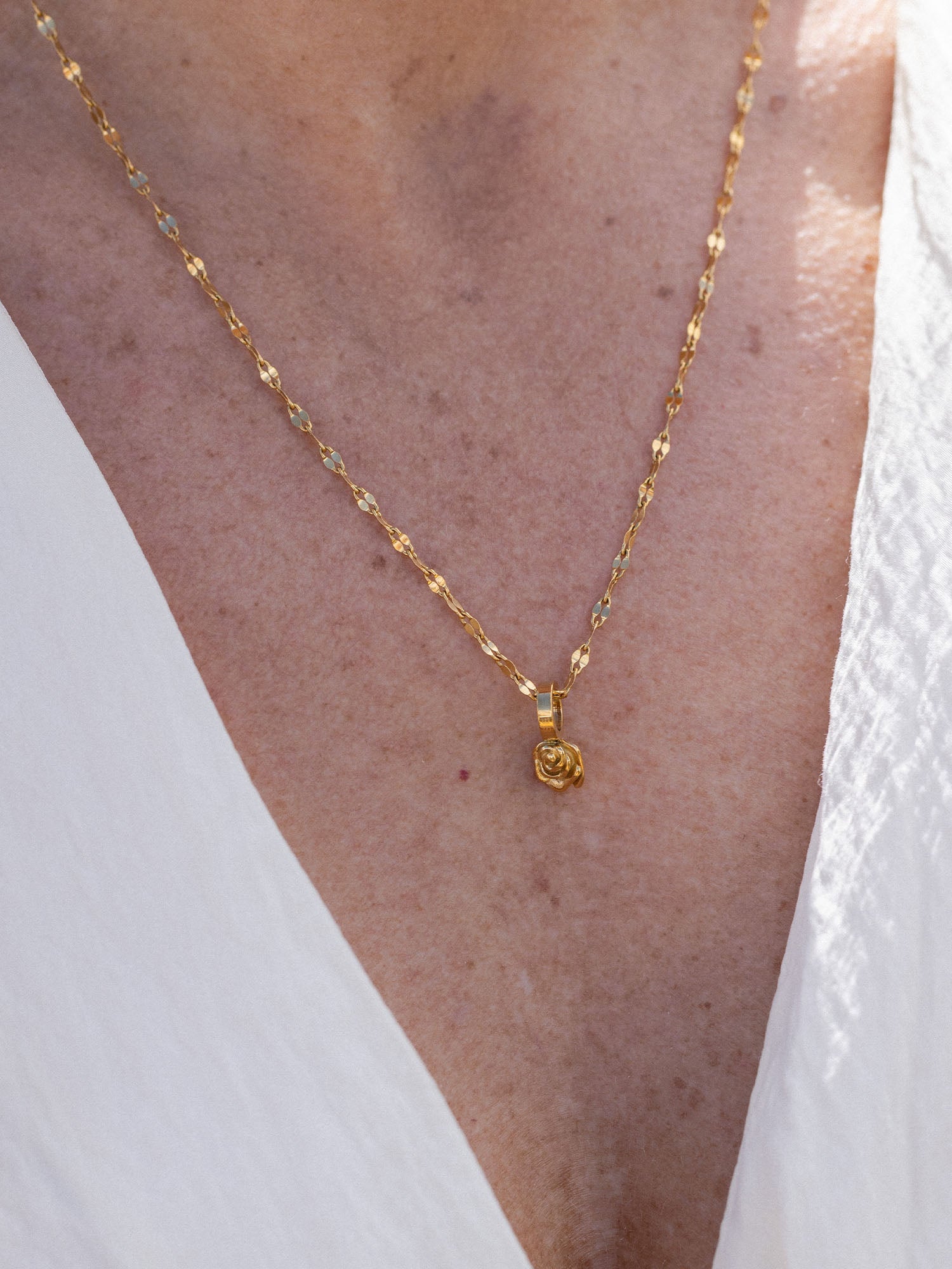 purelei-rosen-charm-anh-nger-geburtsblume-juni image 3