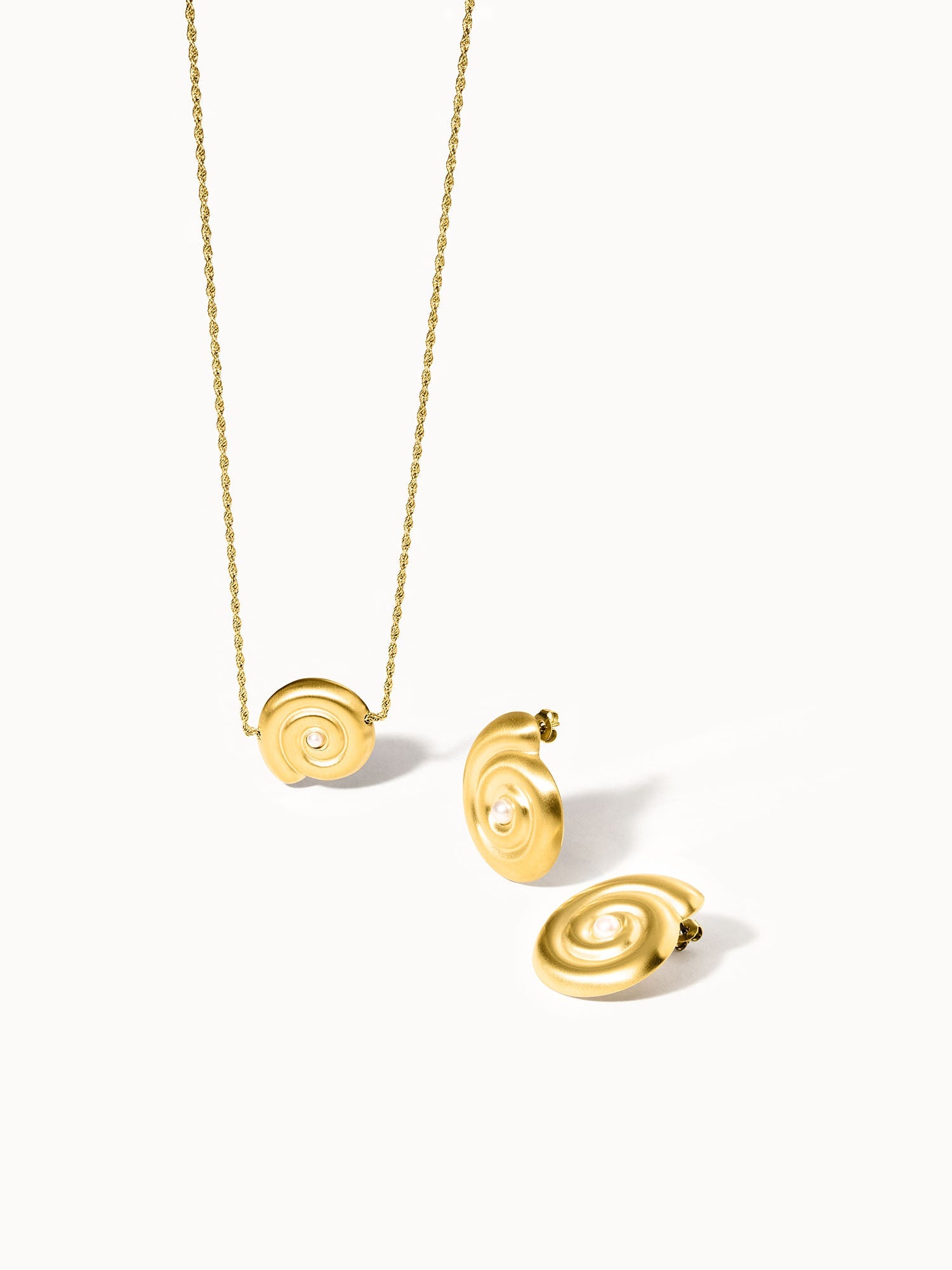purelei-mahina-club-oceanfront-set-muschel-kette-mit-perle-ohrringe image 1
