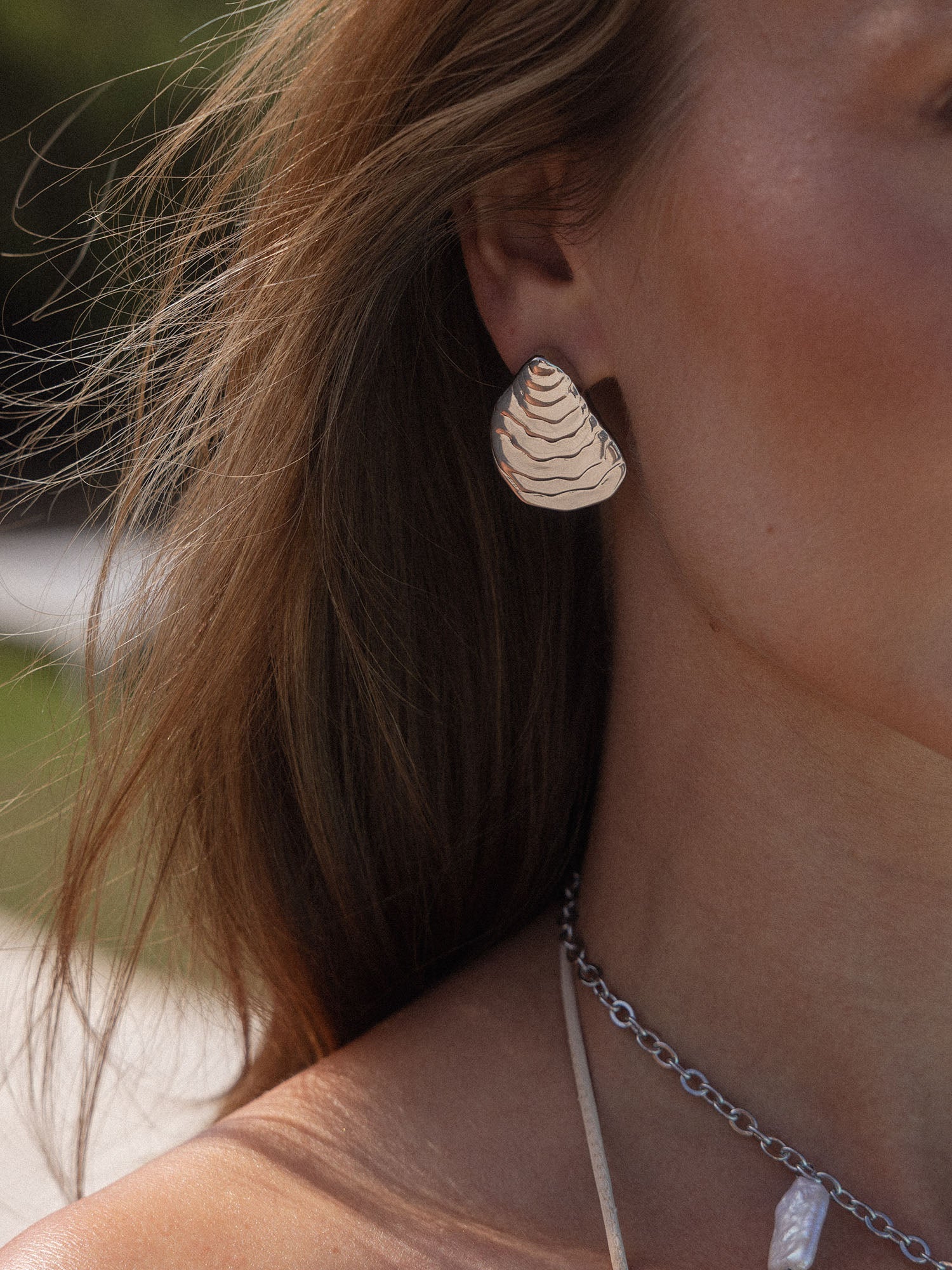 purelei-ocean-whisper-ohrringe-muschel-ohrstecker-22x31-mm image 6