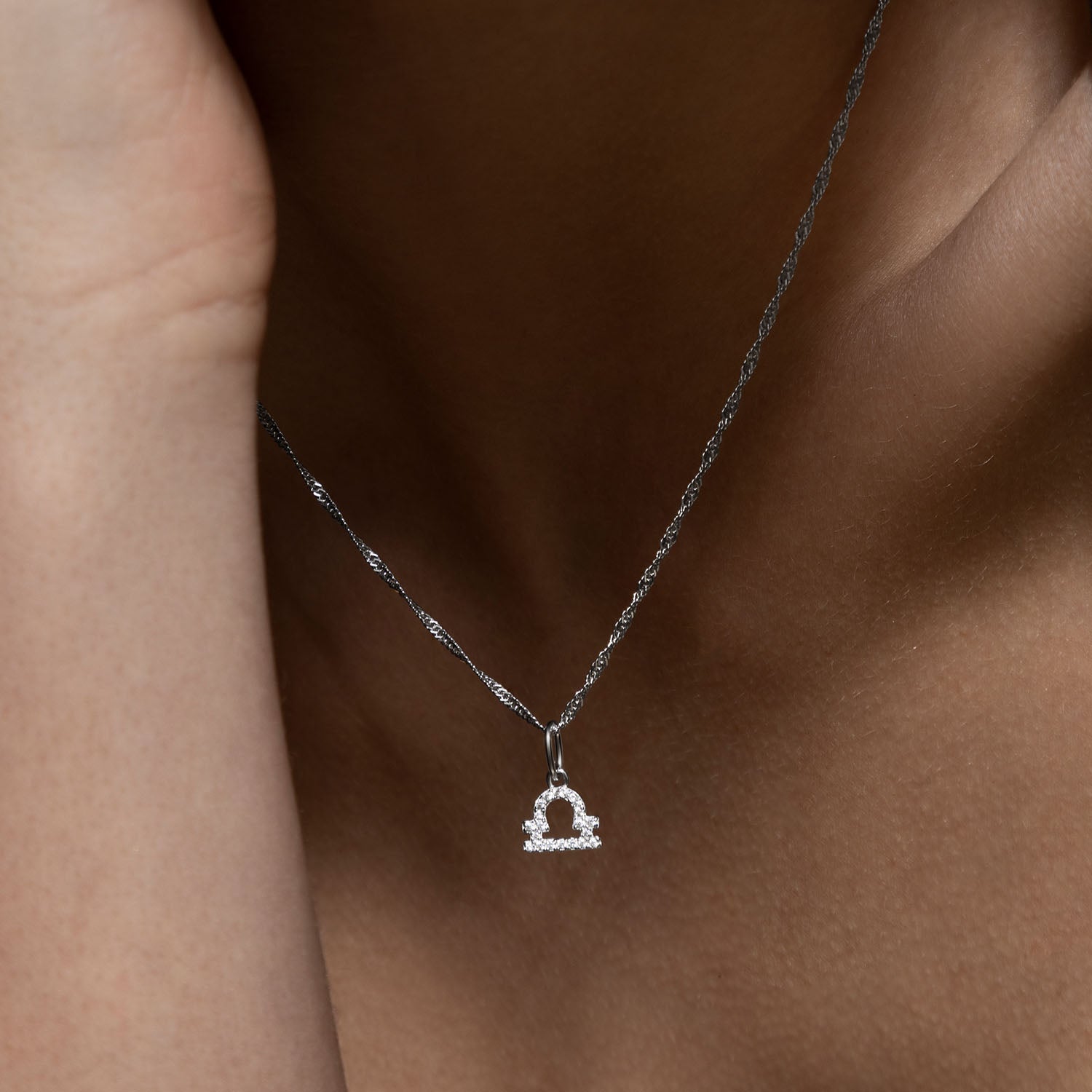 xenox-waage-charm-925-sterlingsilber-18k-vergoldung-mit-zirkonia image 4