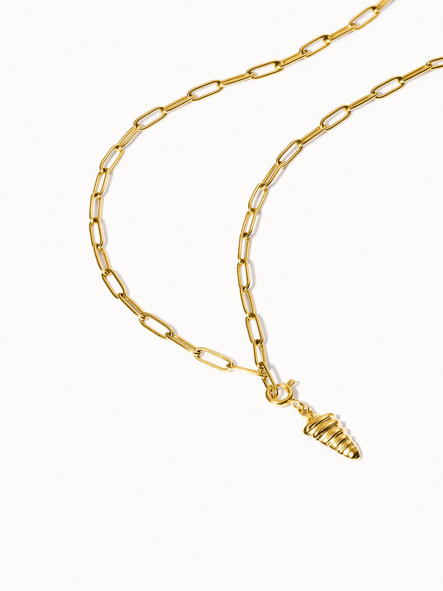 purelei-flex-schneckenmuschel-charm-muschel-anh-nger-mit-karabiner-15-x-10-mm image 3
