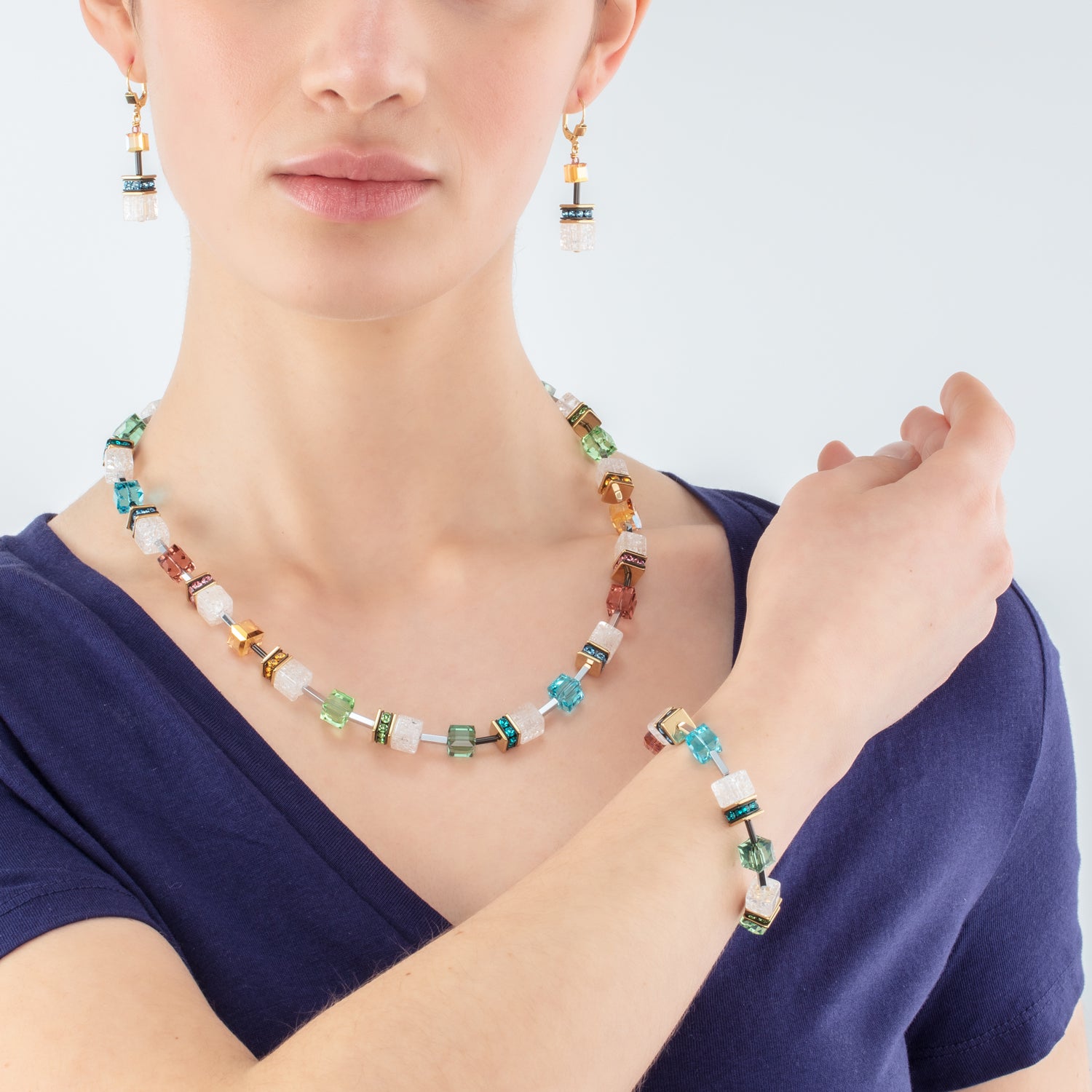 coeur-de-lion-geocube-iconic-statement-precious-armband-multicolor-gold-8x8-mm image 4
