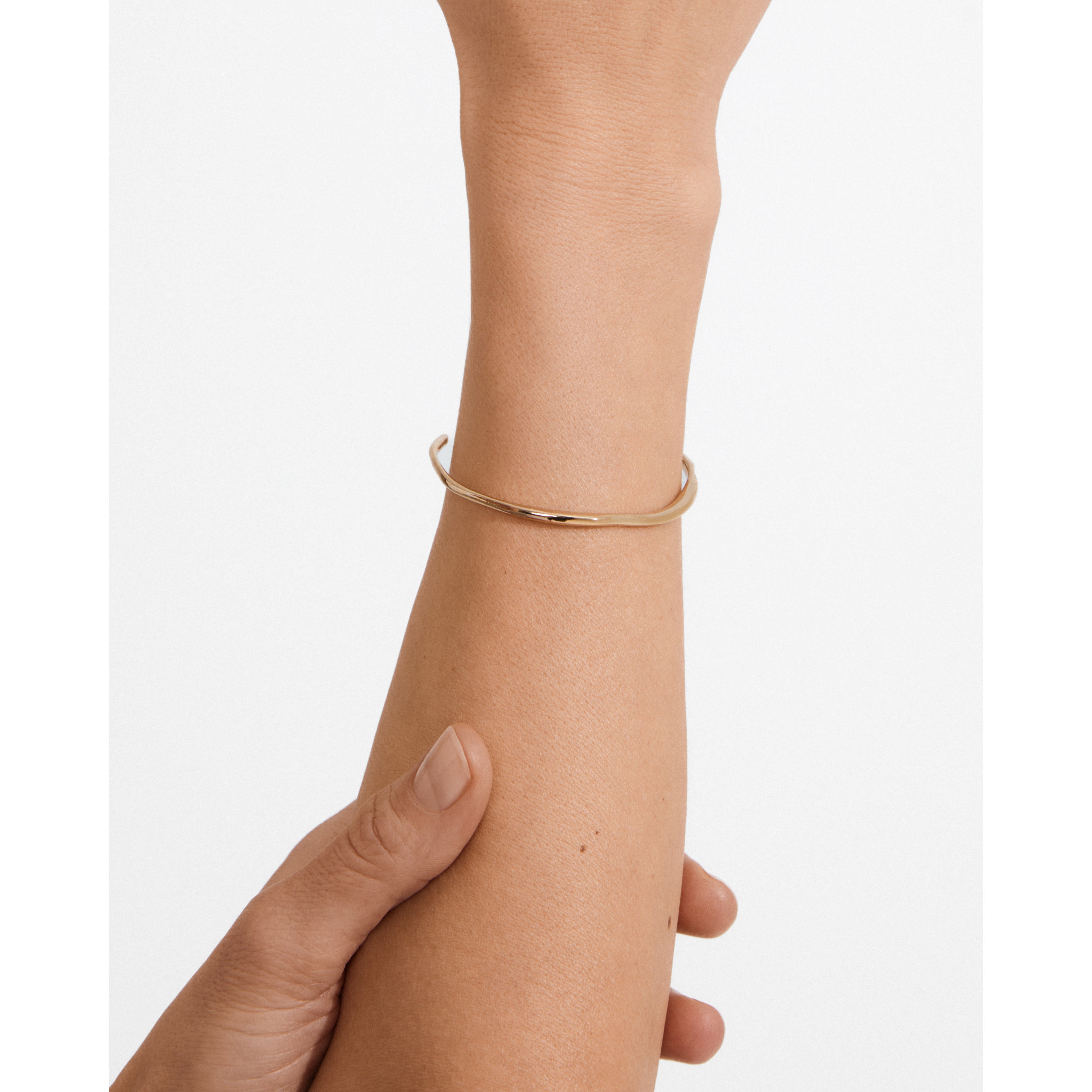 pilgrim-x-dea-pave-cuff-bangle-offener-armreif-18k-gold-recyceltes-silber image 4