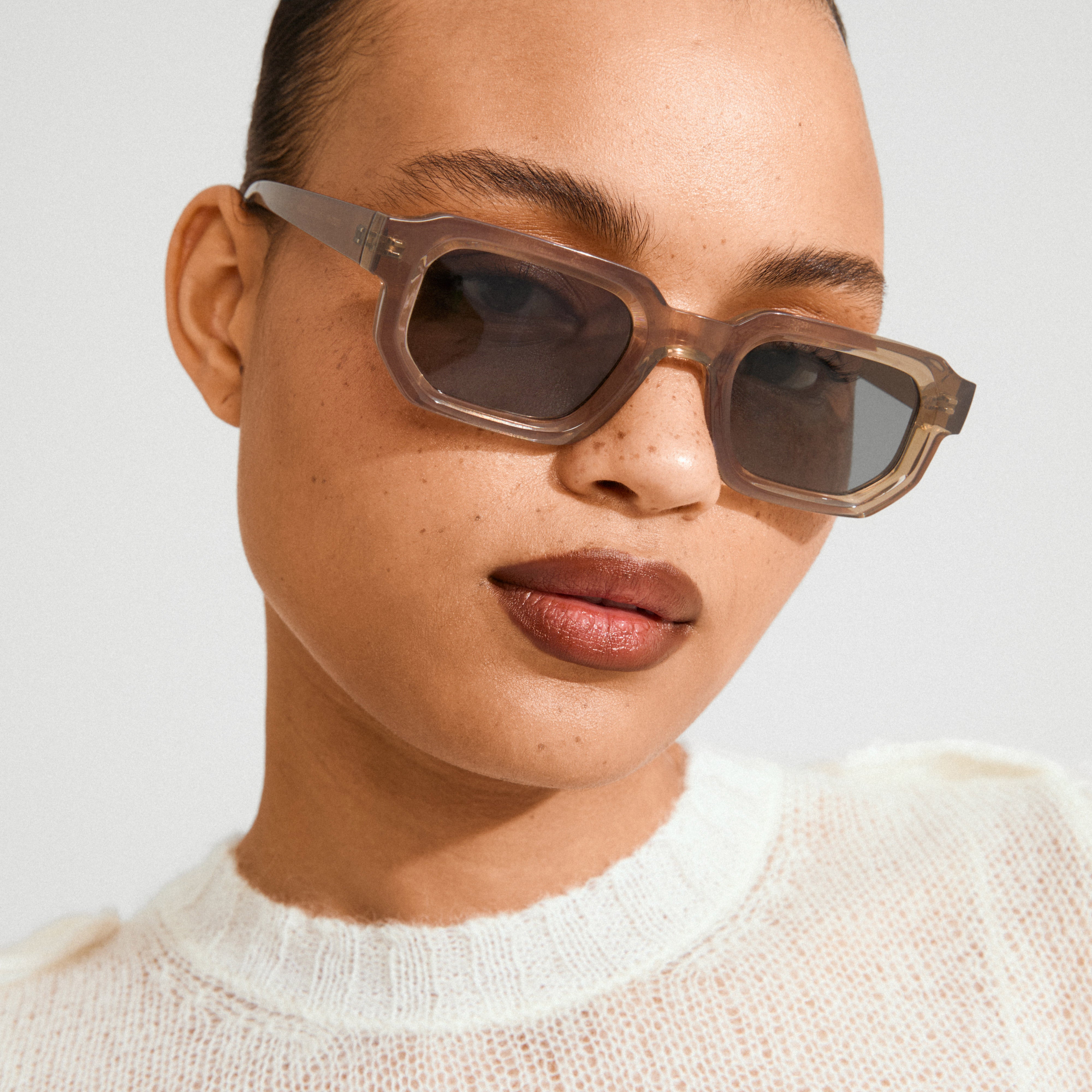 pilgrim-austen-sonnenbrille-grau-transparent-smoky image 3