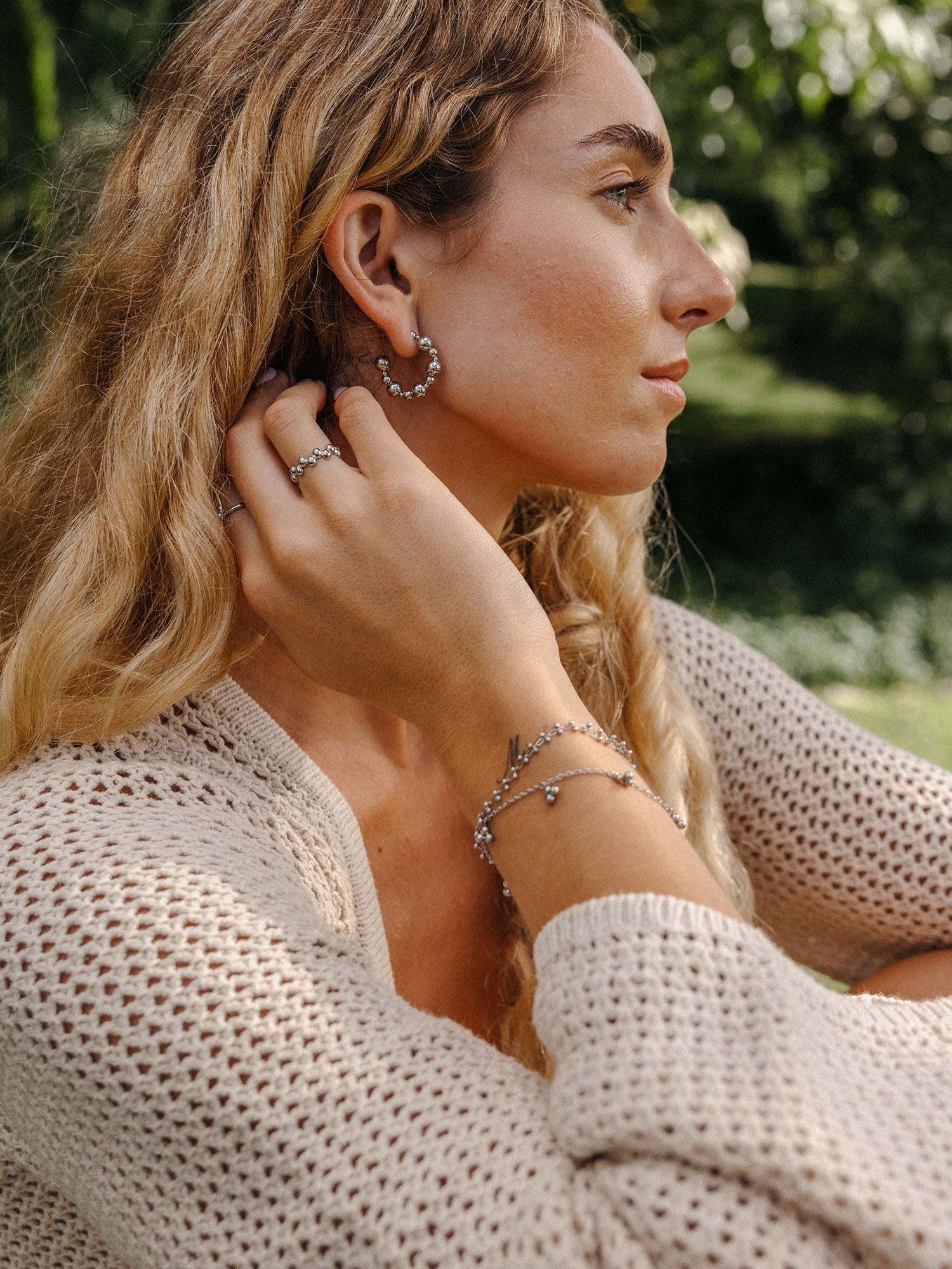 purelei-terra-ohrringe-offene-hoops-30-mm-kugeln image 5