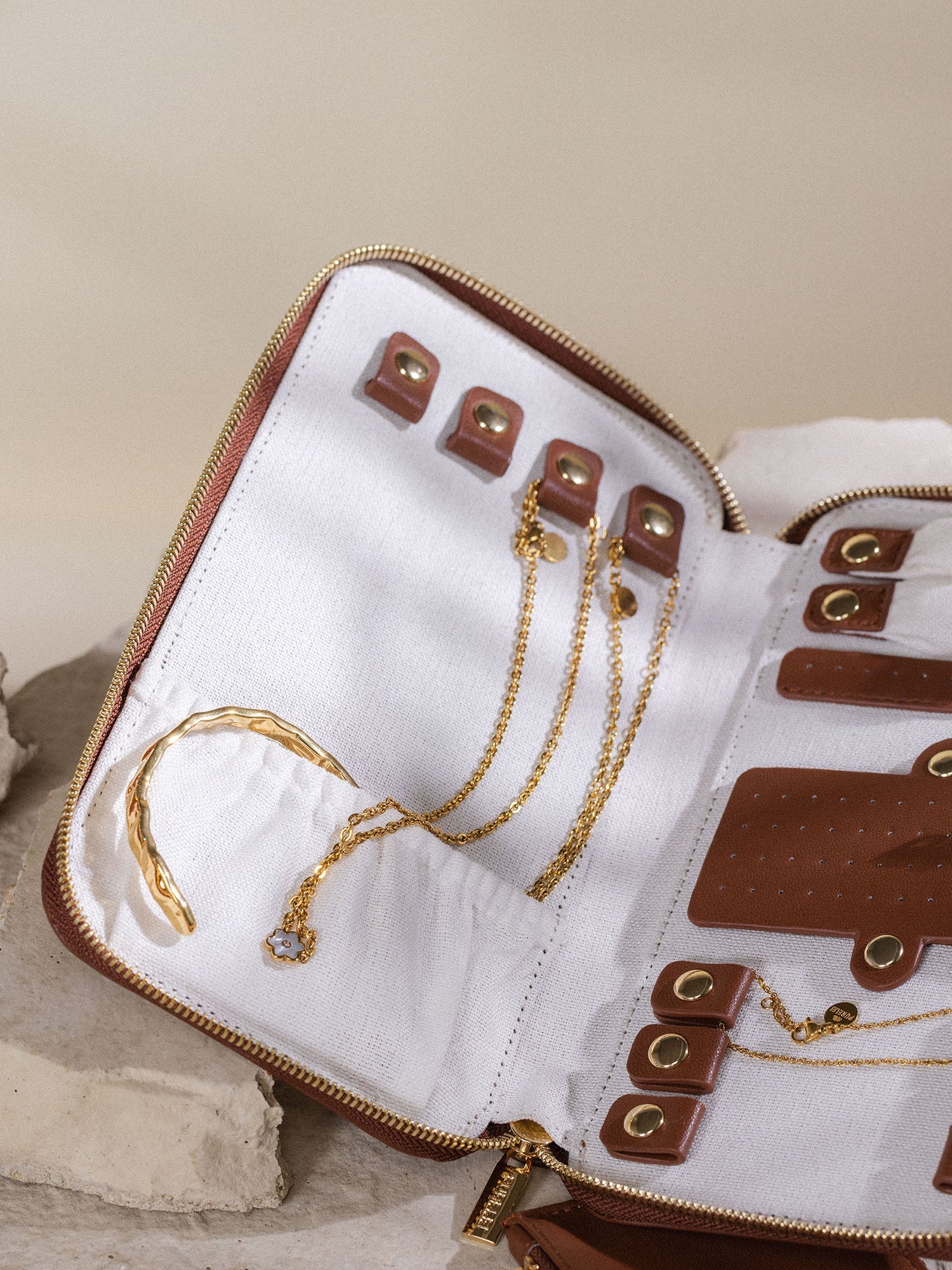 purelei-schmuck-reiseetui-braun-organizer-12x21-cm image 2